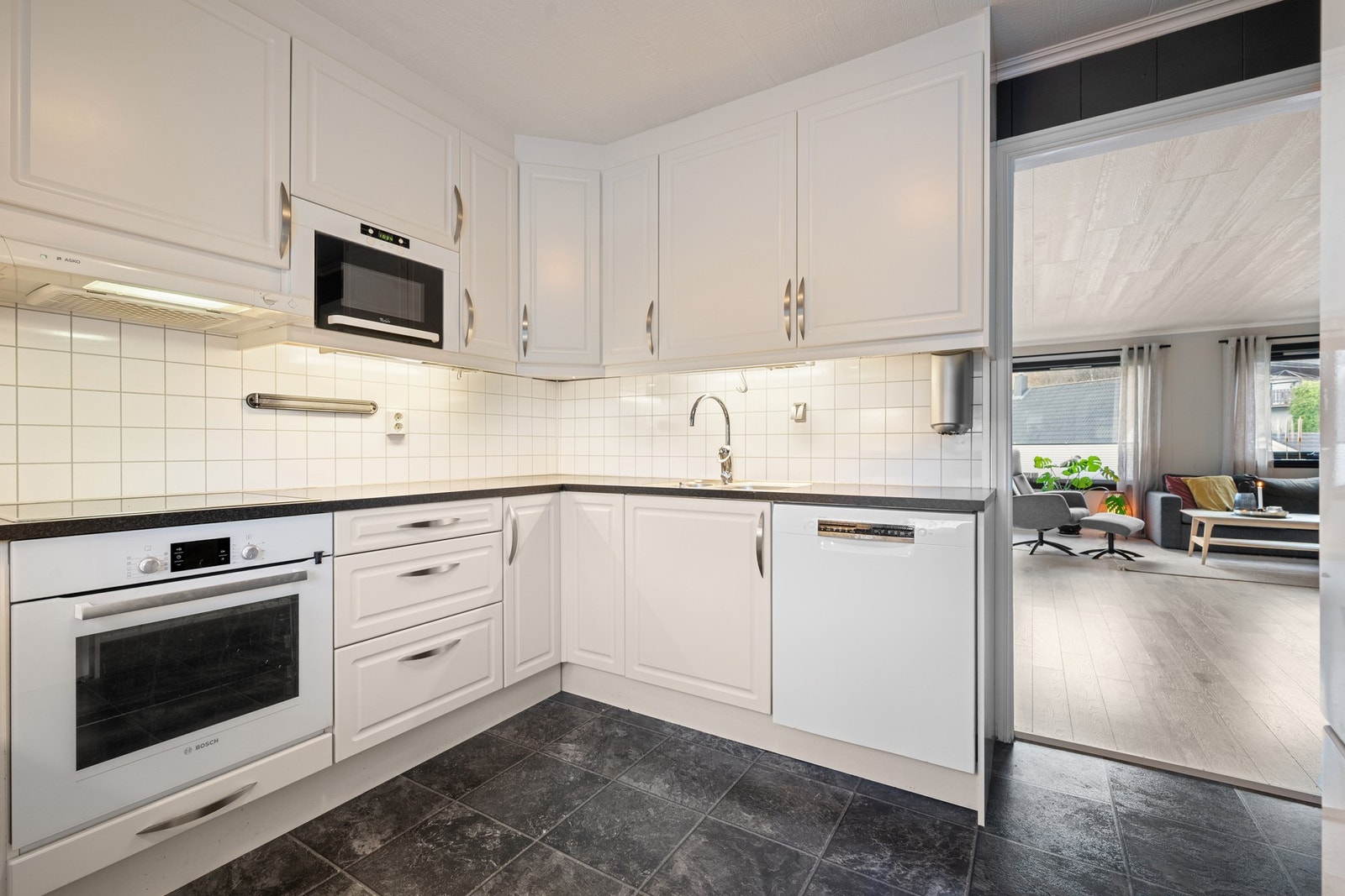 Integrert stekeovn, koketopp og mikrobølgeovn Galleribilde