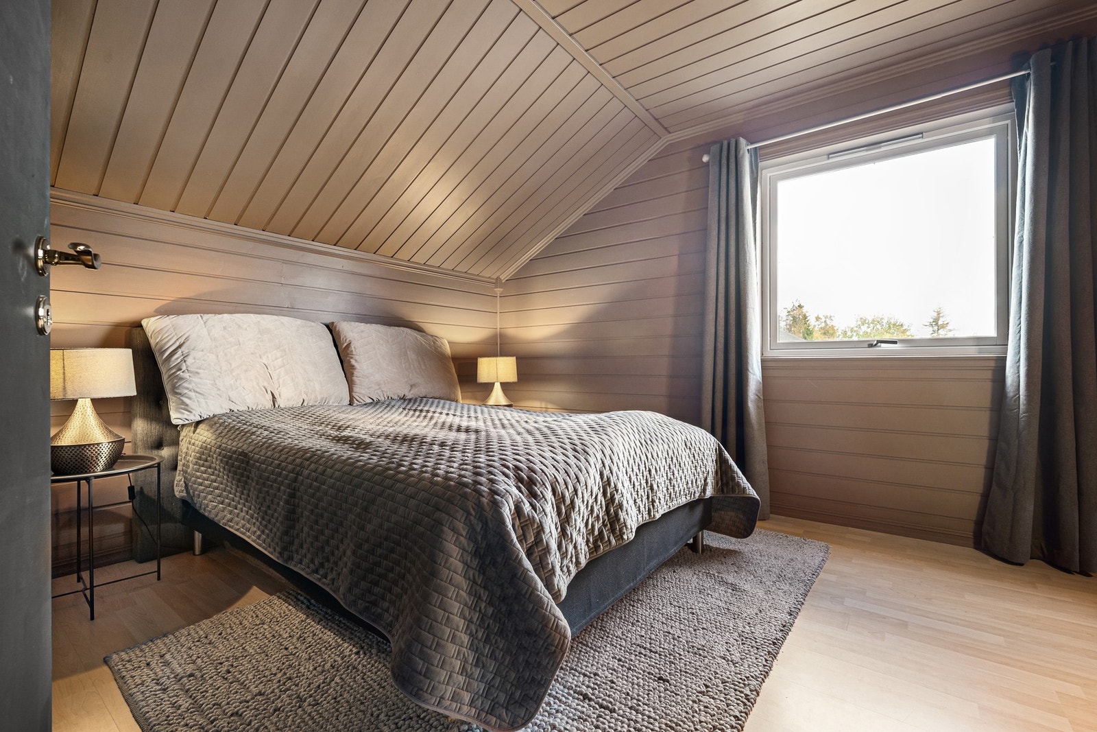 I loftsetasjen er det innredet soverom (ikke søkt/godkjent) Galleribilde