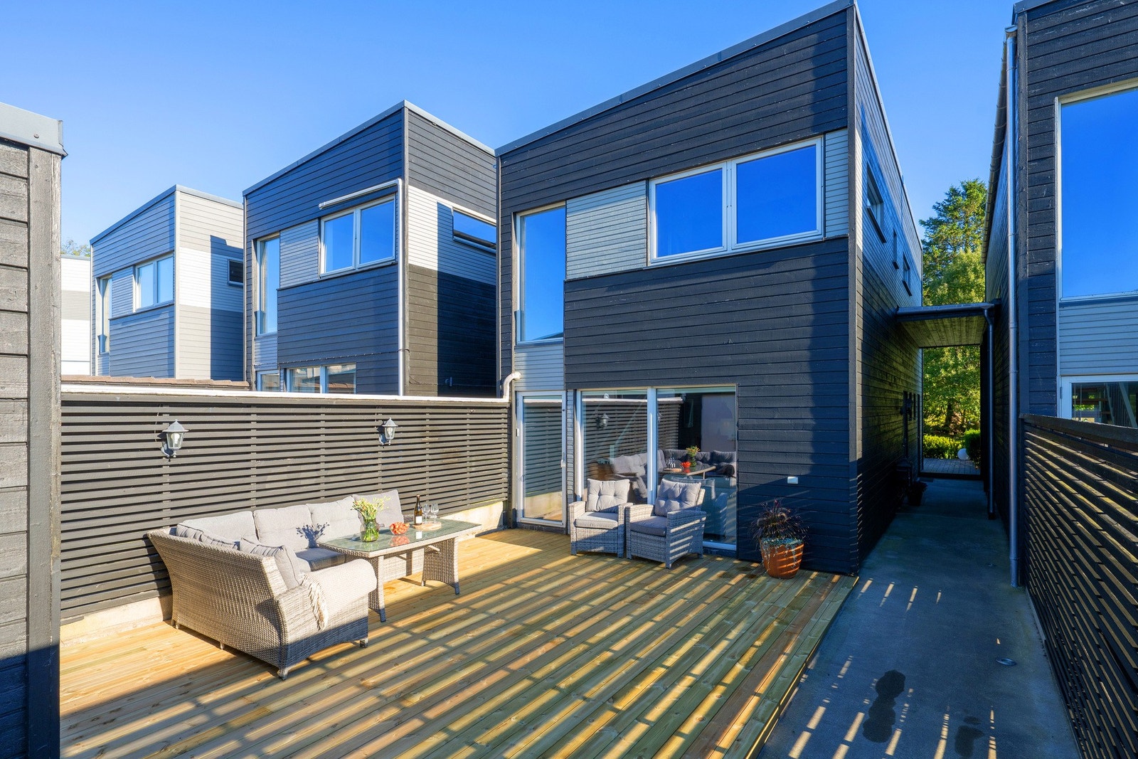 Herlig skjermet terrasse | Nytt terrassegulv i 2025 Galleribilde