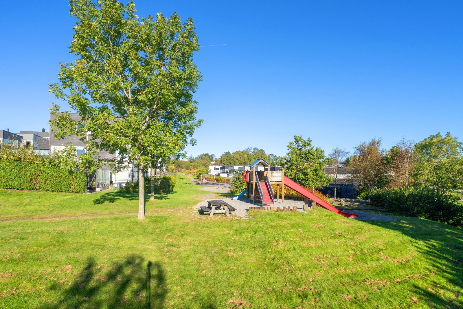 Lekeplass like i nærheten Galleribilde