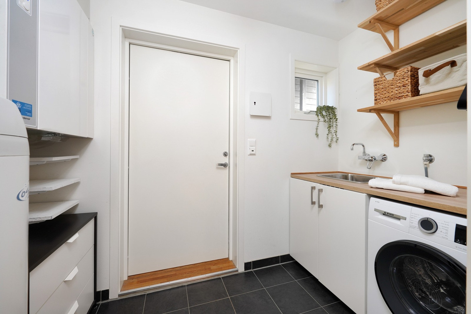 Separat vaskerom med bi-inngang Galleribilde