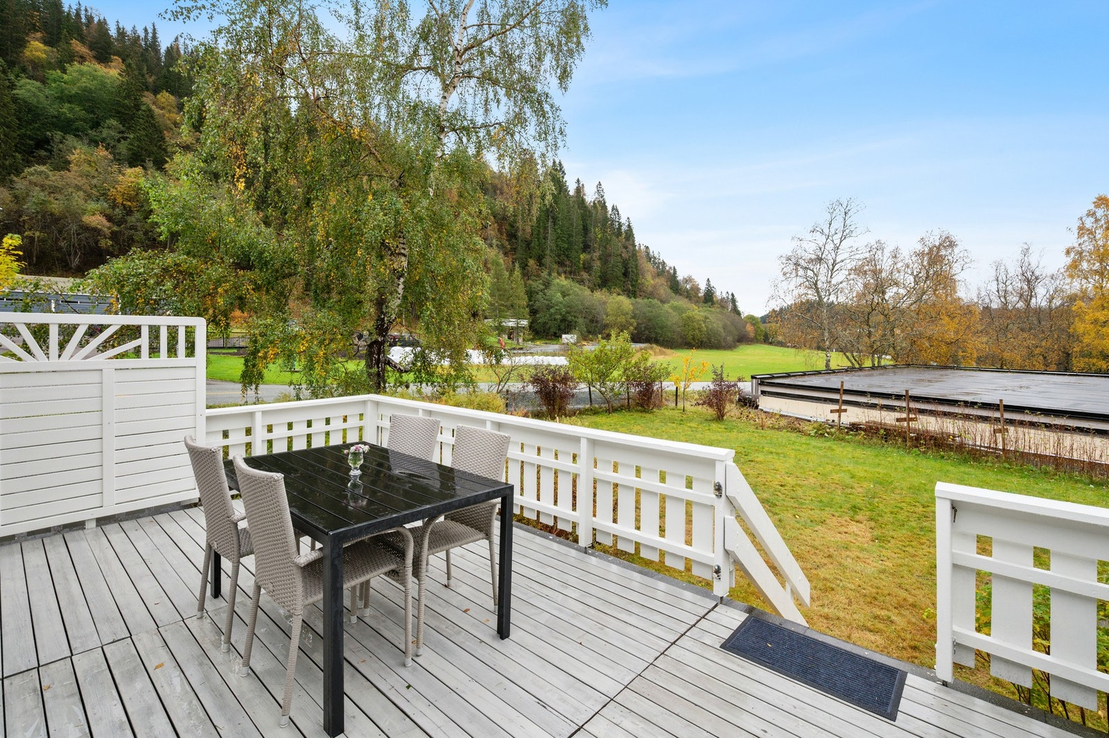 Terrassen er sørvendt og er på 30 kvm. Galleribilde