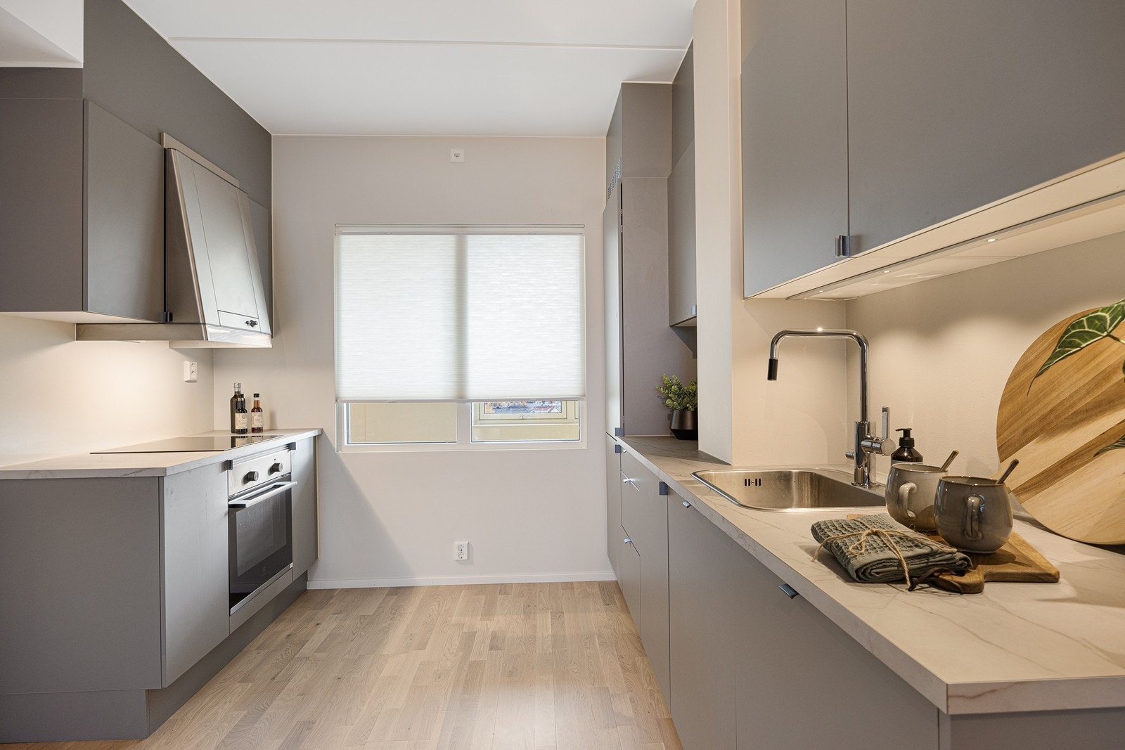 Kjøkkenet er i et stilrent og gjennomført design. Galleribilde