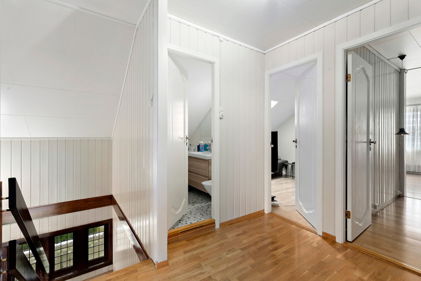 I loftetasjen finner man boligens 3 soverom, samlet på 1 plan Galleribilde