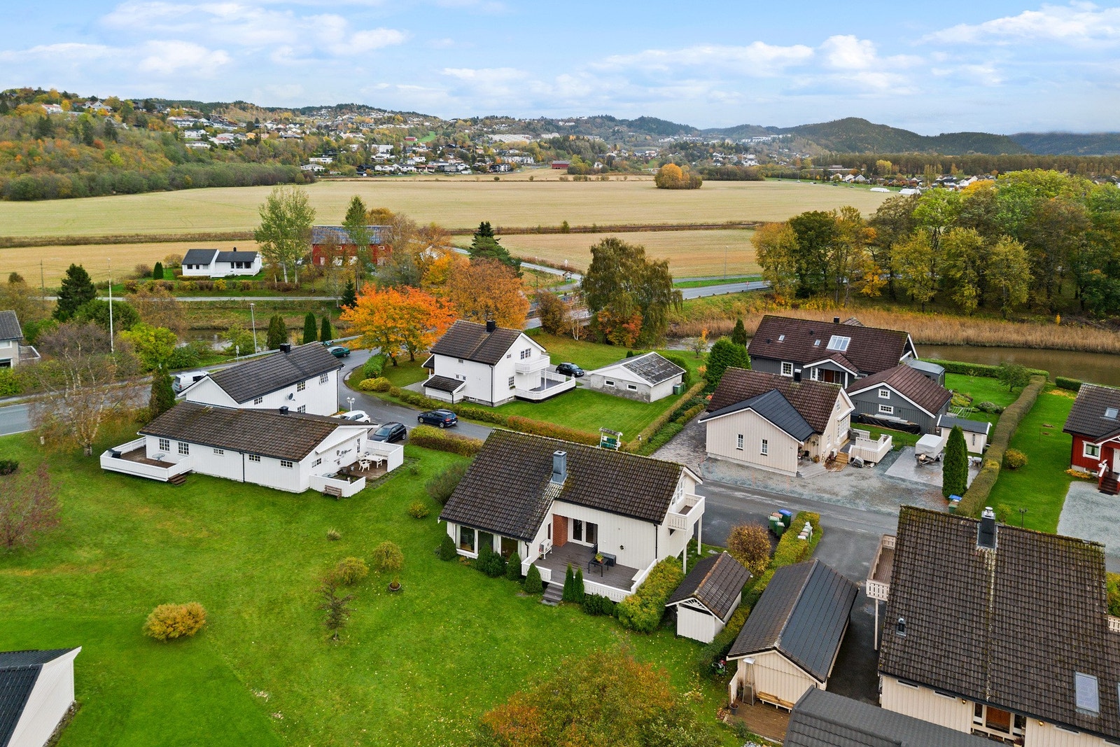 Umiddelbar nærhet til bla. skole og dagligvarebutikk Galleribilde