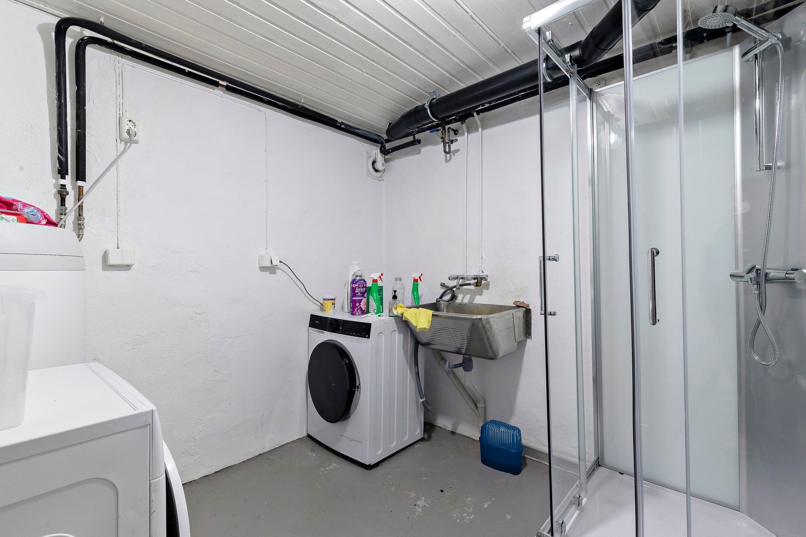 Praktisk vaskerom i kjeller på 8,5 kvm. Galleribilde