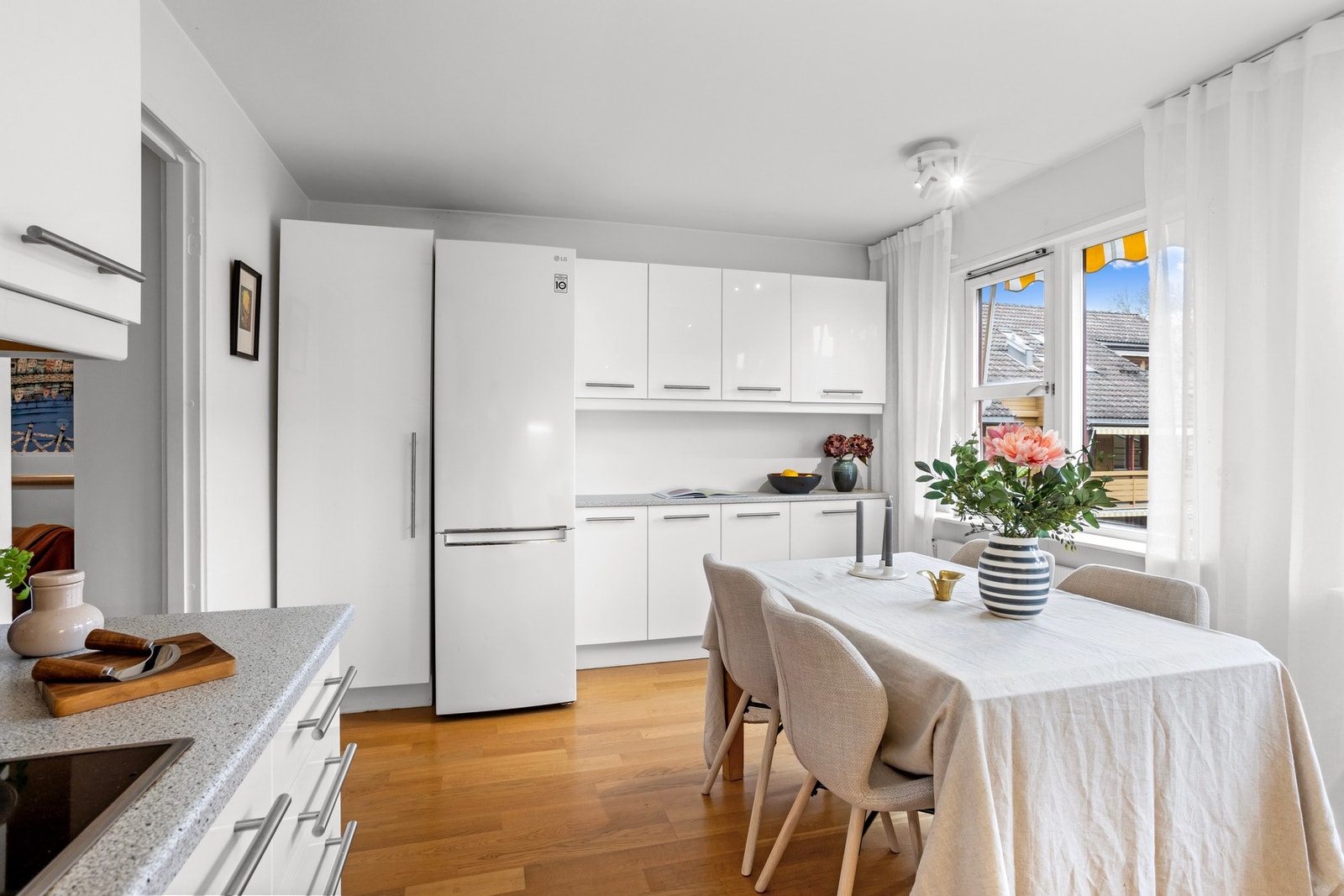 Her er det god plass til å samle familie og venner runder bordet. Galleribilde