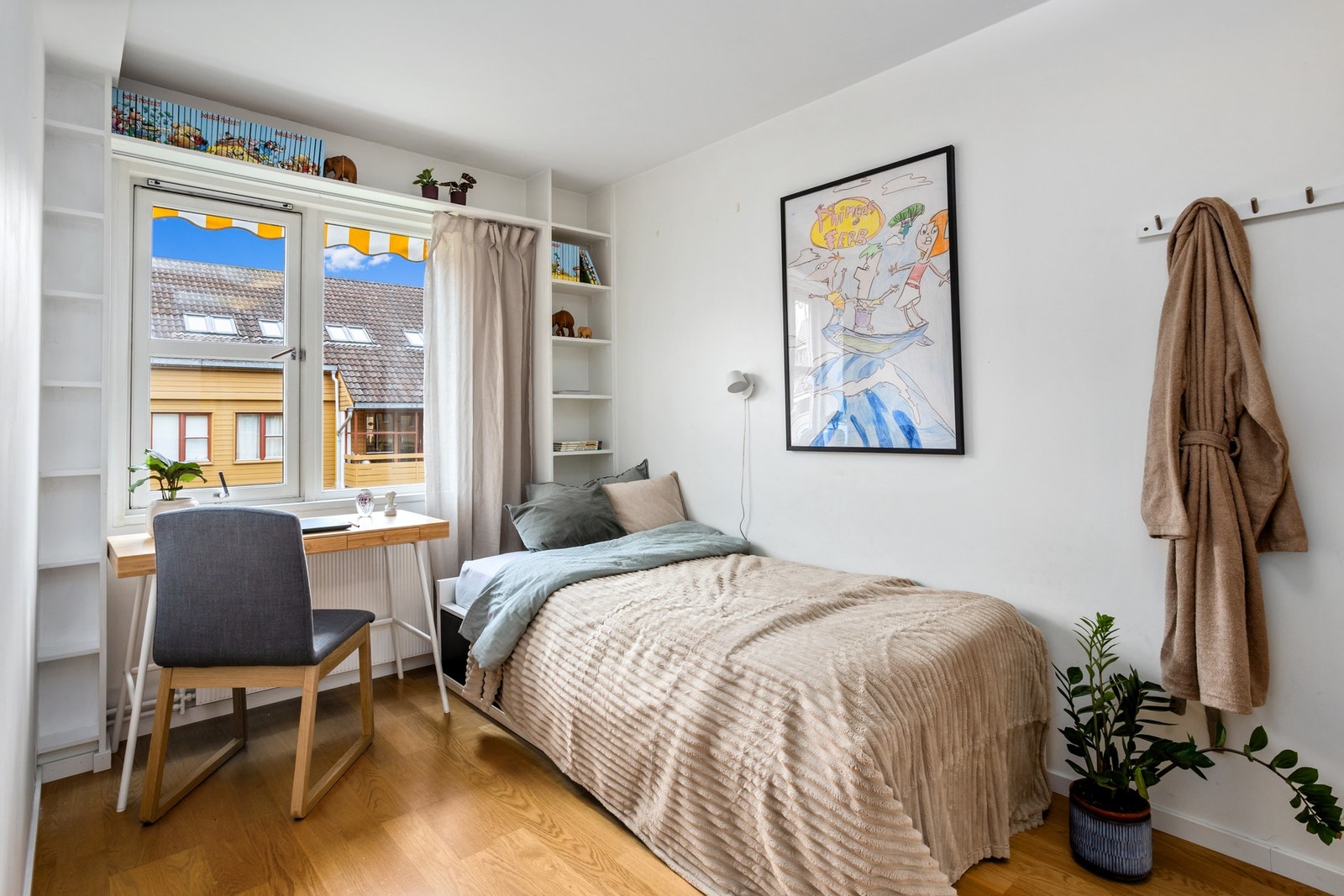 Soverom 2 er også av god størrelse med plass til seng og diverse møbler. Galleribilde