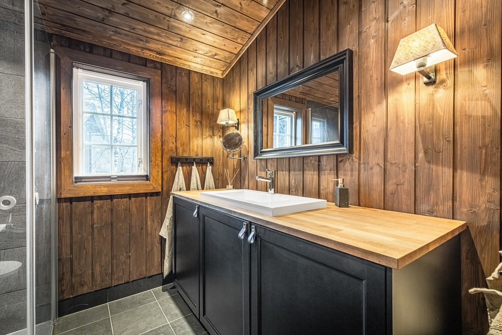 Baderom med lun og god fjellfølelse. Galleribilde