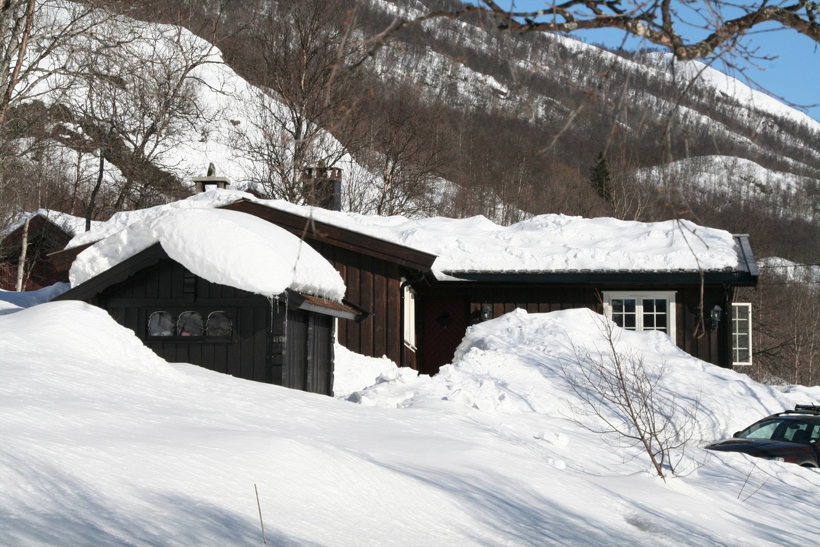 Snart kommer vinteren med det hvite gullet! Bare og glede seg til og nyte tiden i Grøndalsvegen 964! Galleribilde