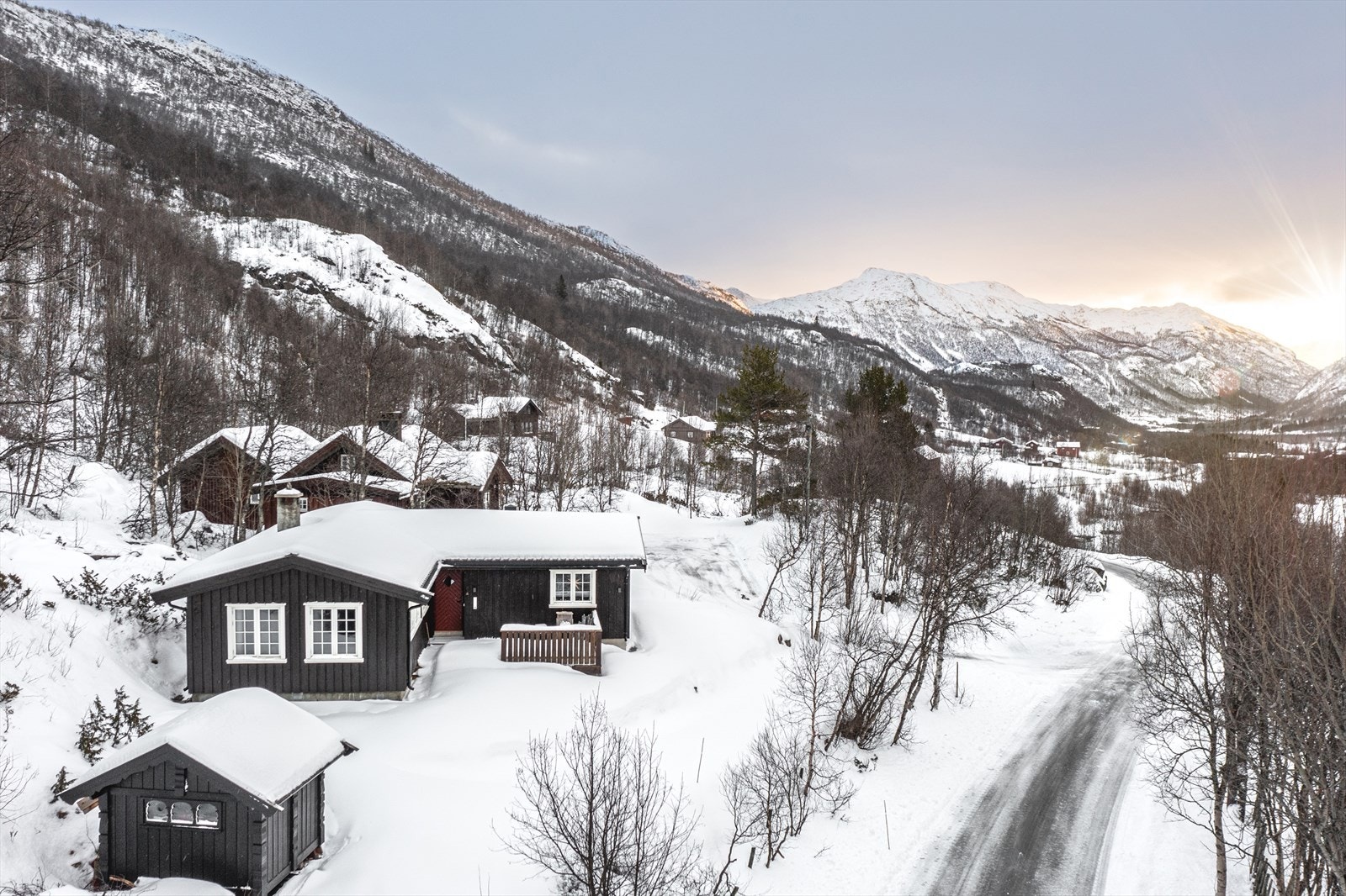 Hytta har en fin beliggenhet i naturskjønne Grøndalen. Galleribilde