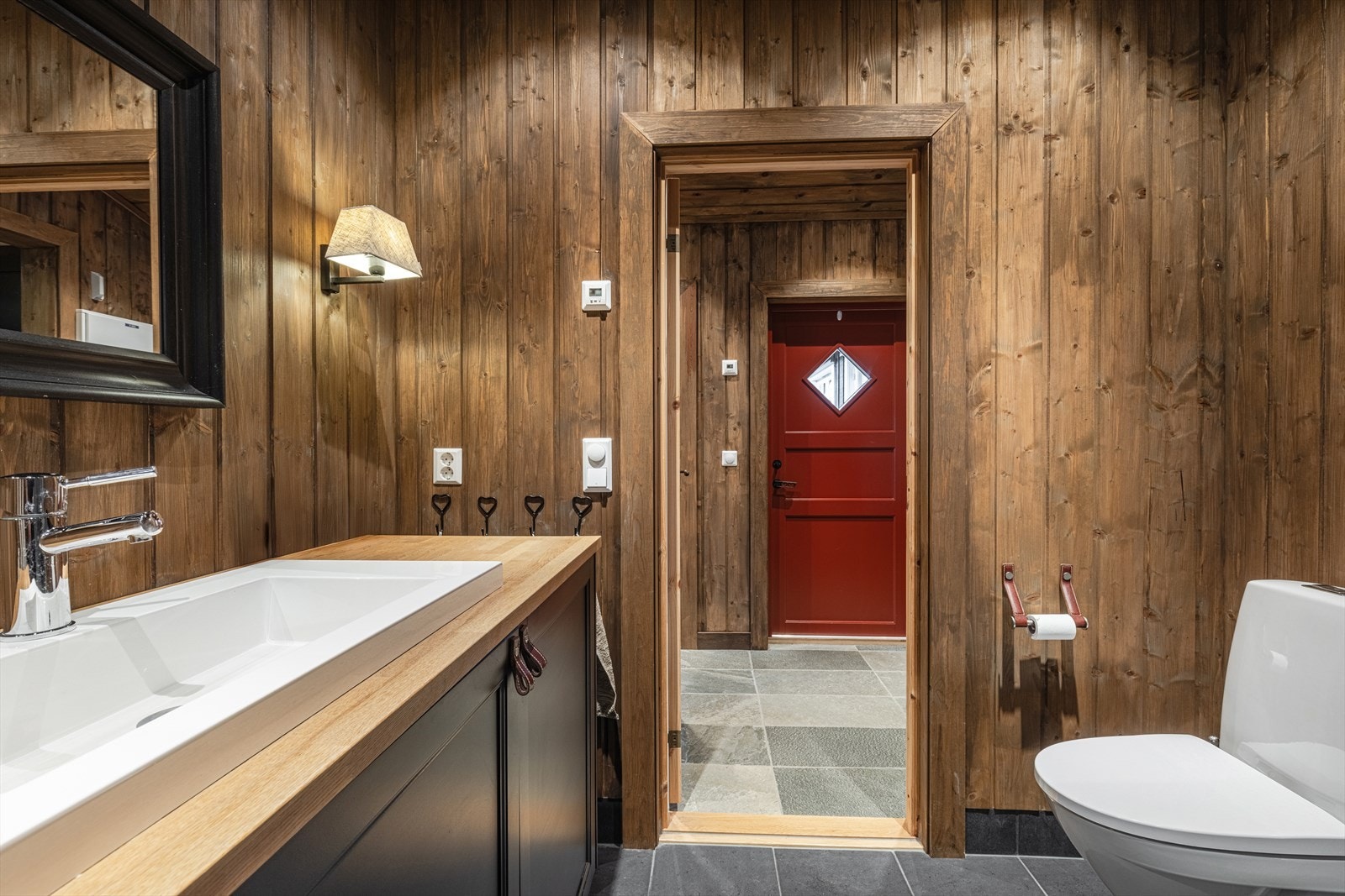 Fra badet mot gangen. Galleribilde