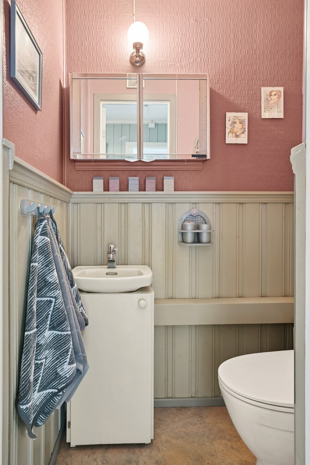 Ved siden av badet er det separat toalettrom. Galleribilde