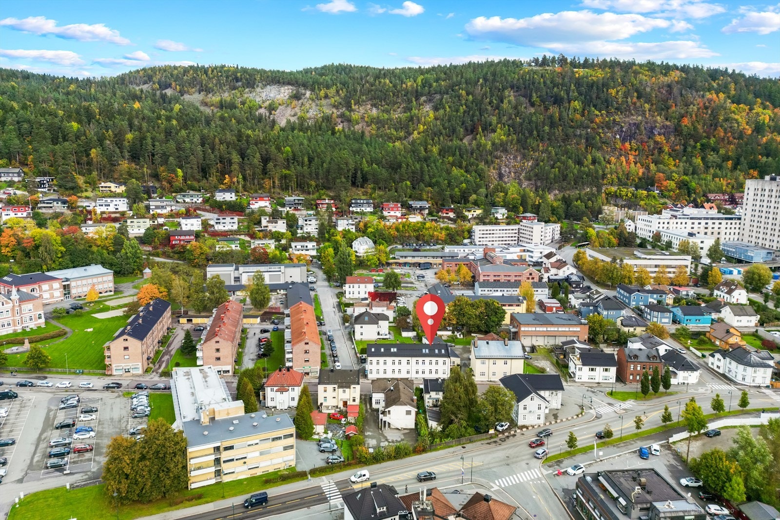 Bragernesåsen og marka befinner seg rett bakenfor og sammen med den betydelige oppgraderingen av elvebredden byr nærområdet på mange fine og ulike turmuligheter til alle årstider. Galleribilde