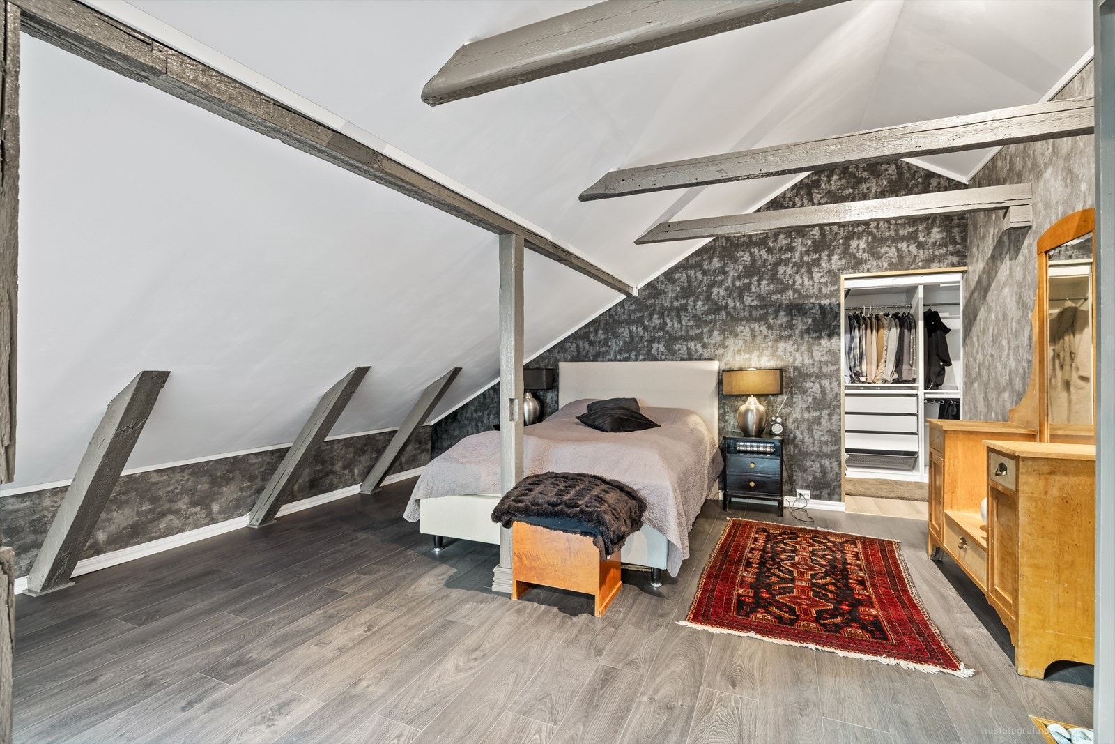 Deler av rommet er innredet med dobbeltseng for et ekstra soverom. Galleribilde