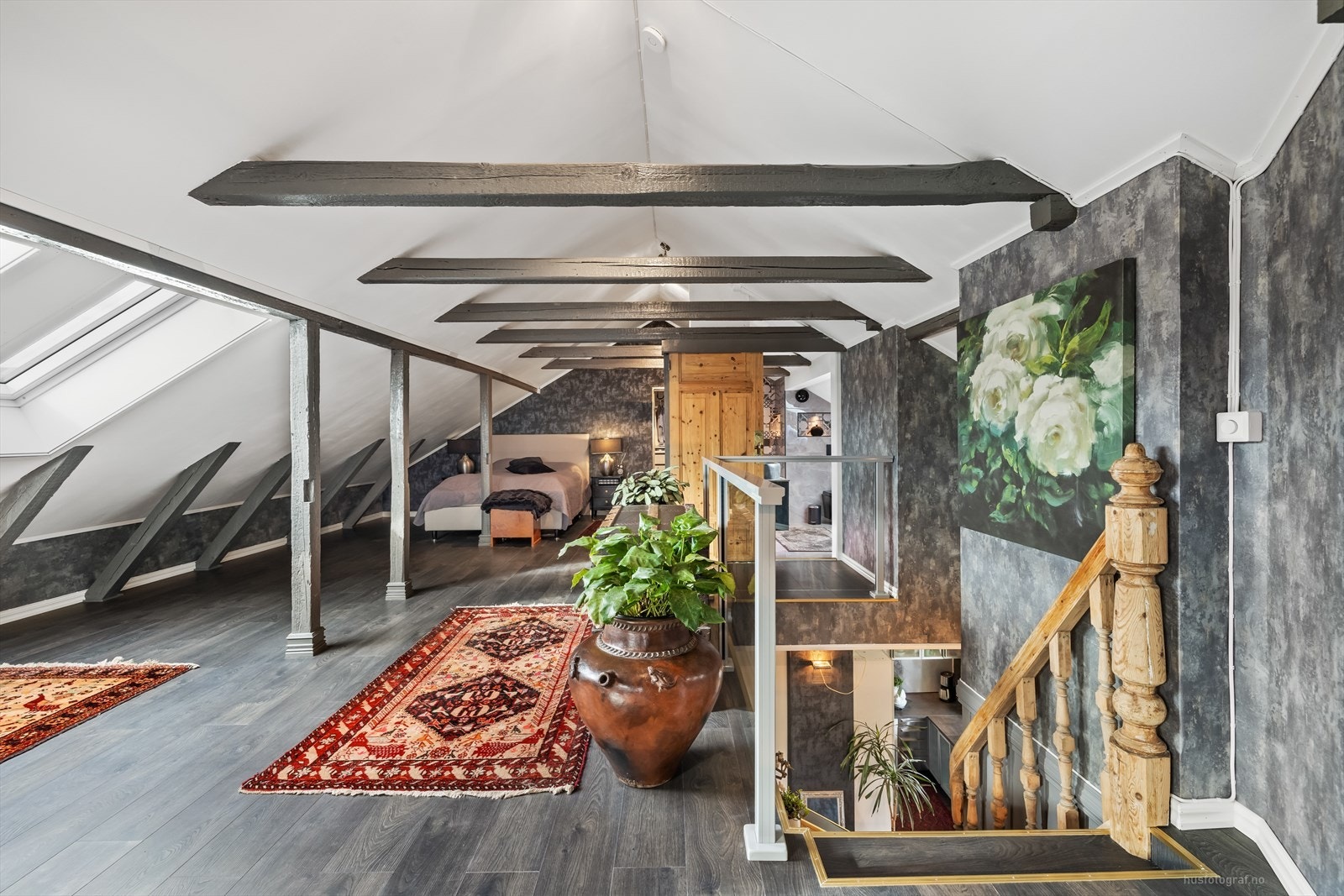 Et stort åpent loftsrom med flere bruksmuligheter. Galleribilde