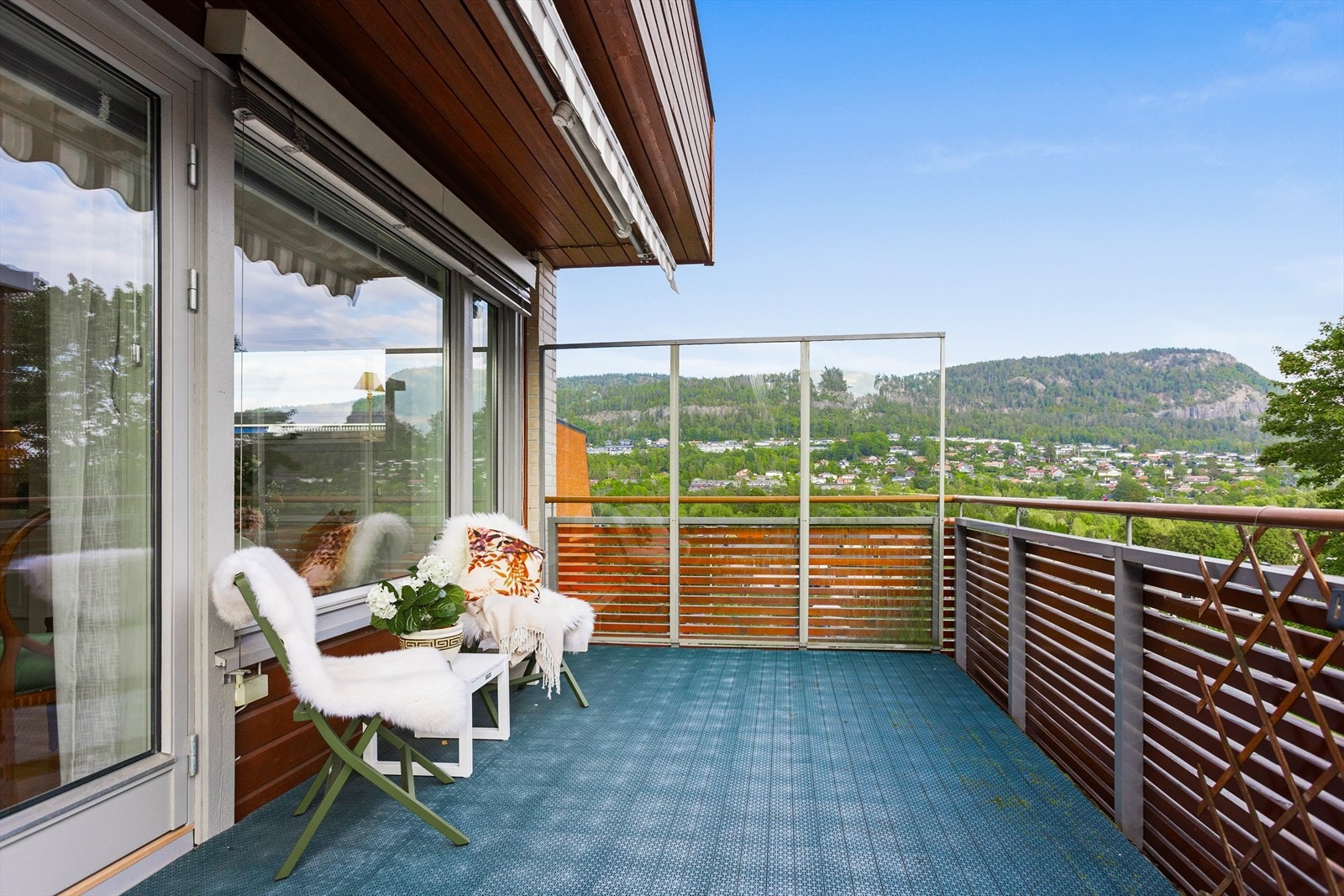 Flott balkong med nydelig utsikt. Galleribilde