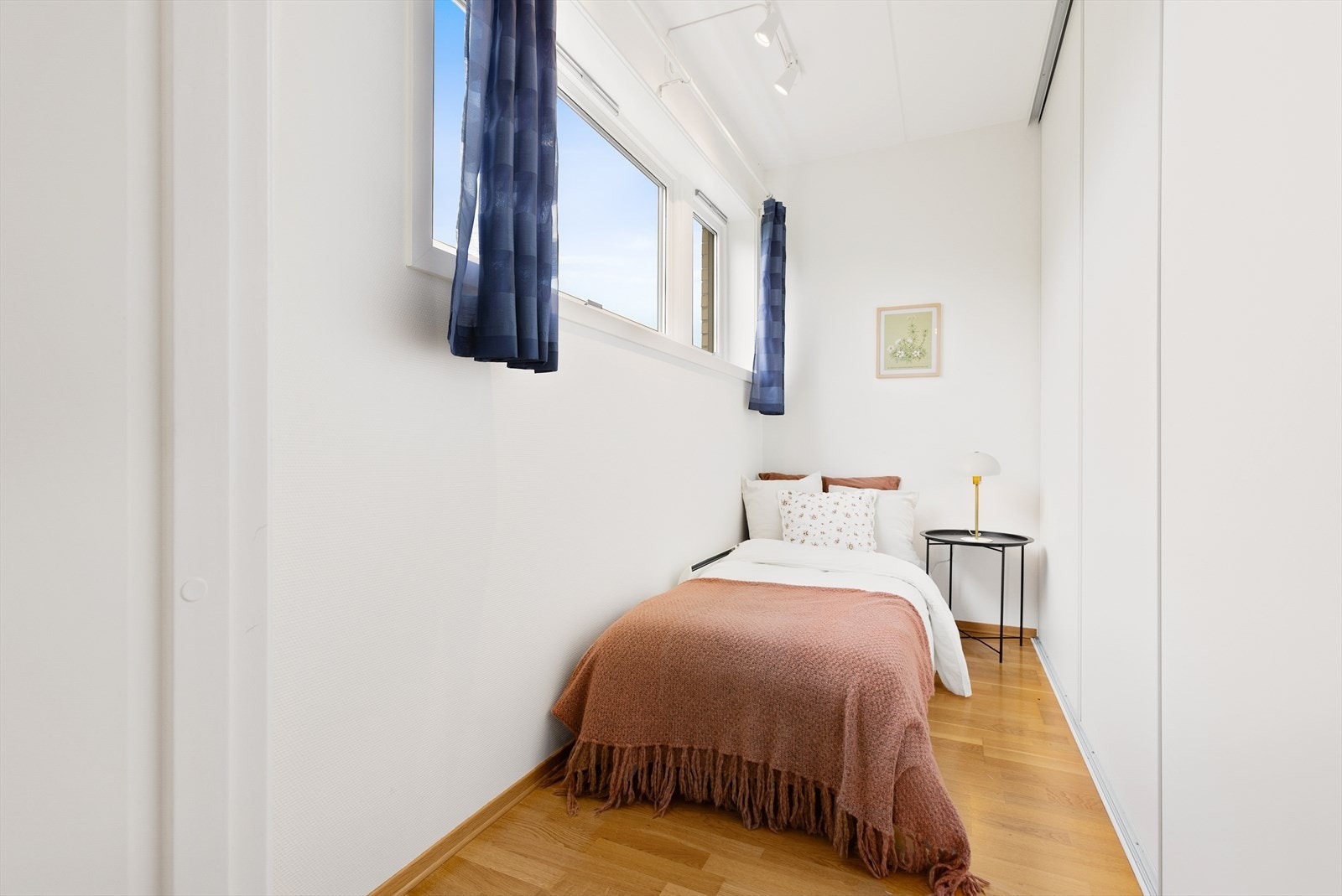 Soverom nr. 2 - ideelt som barnerom, gjesterom eller kontor. Galleribilde