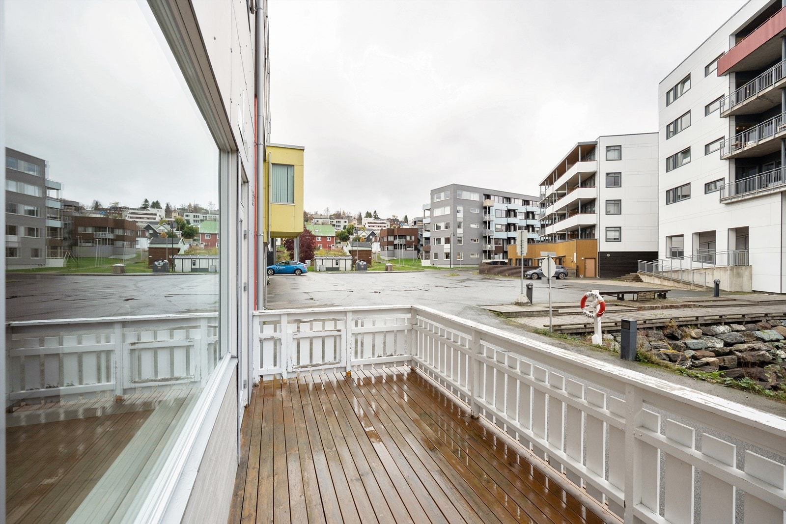 Her har du god plass til ønsket utemøblement. Galleribilde