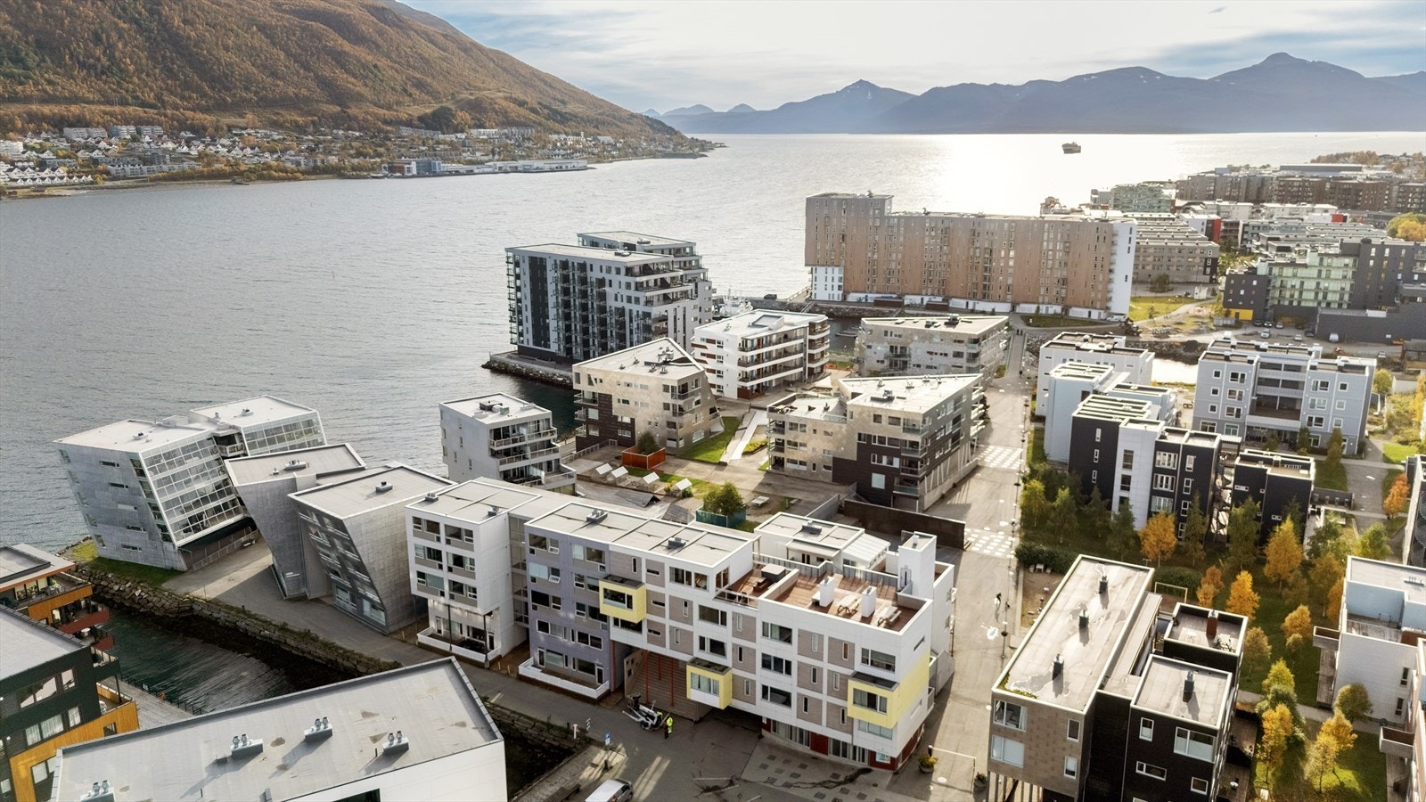Strandkanten er et svært populært og attraktivt boligområde, med flotte utearealer, gangavstand til det meste og lite trafikal belastning. Galleribilde