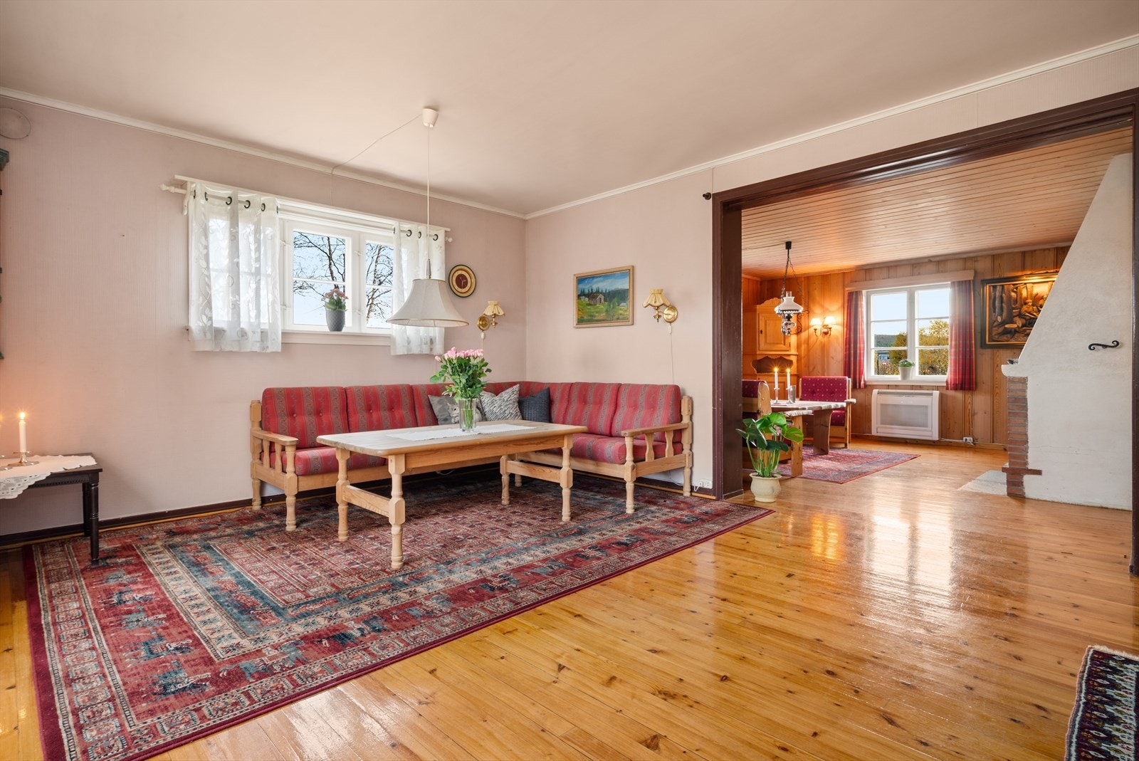 Stue 1 med stue nr 2 i bakgrunn. Galleribilde