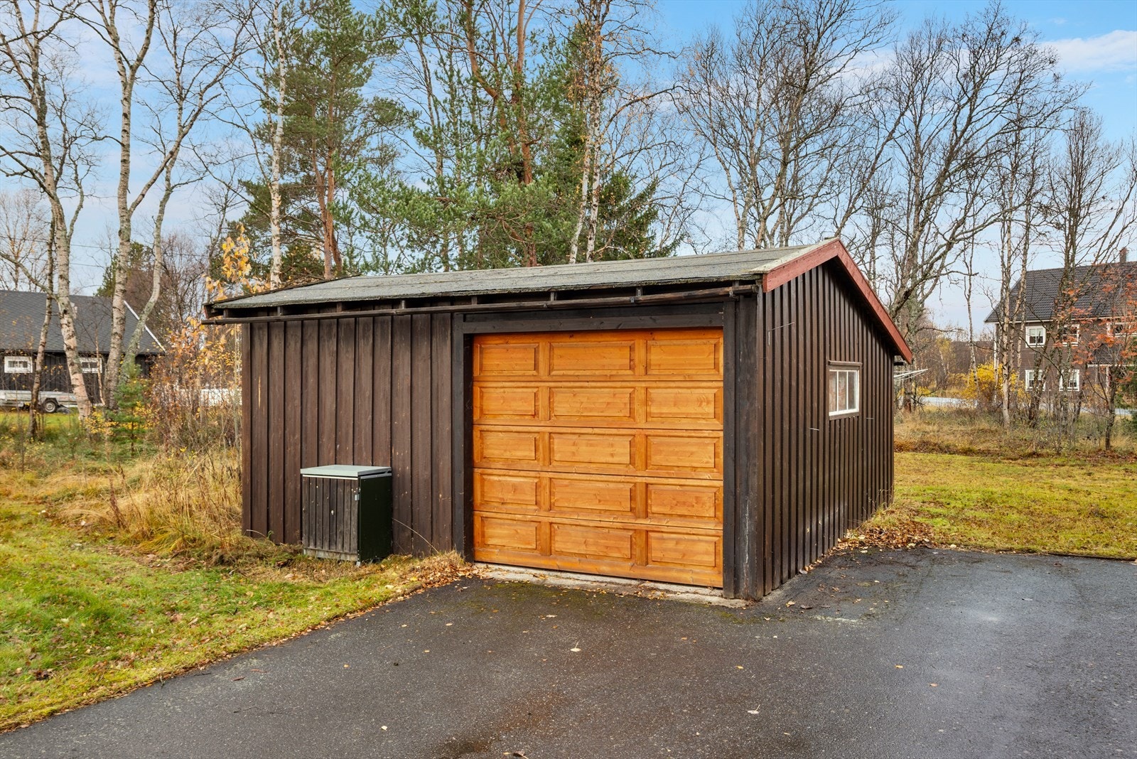 I tillegg til selve boligen er det oppført en garasje på 27 kvm. Galleribilde