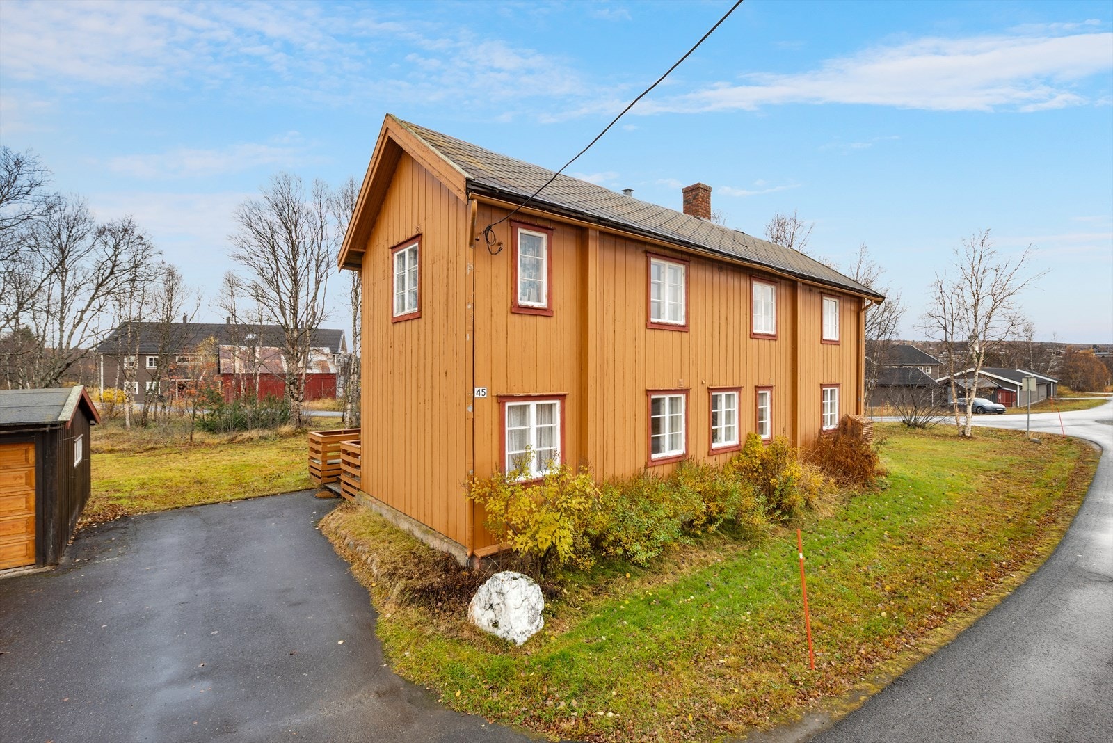 Fra boligen er det gangavstand til sentrum og det meste av fasiliteter. Galleribilde