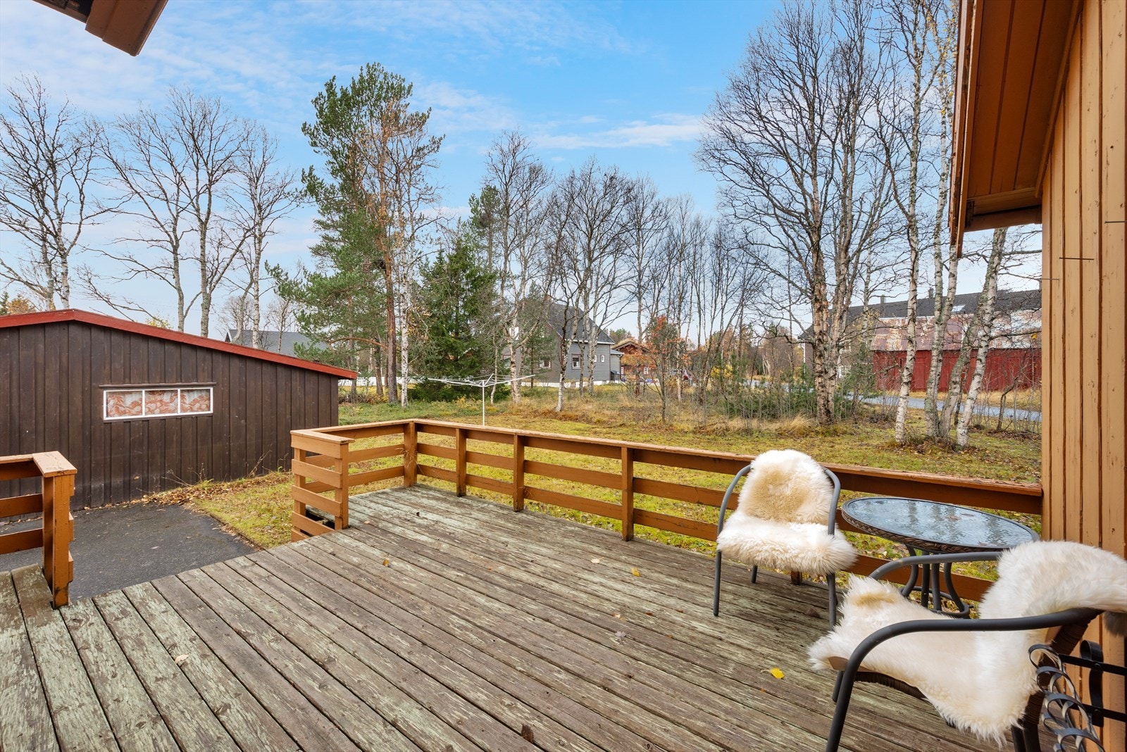 Terrassen ved inngangen. Galleribilde