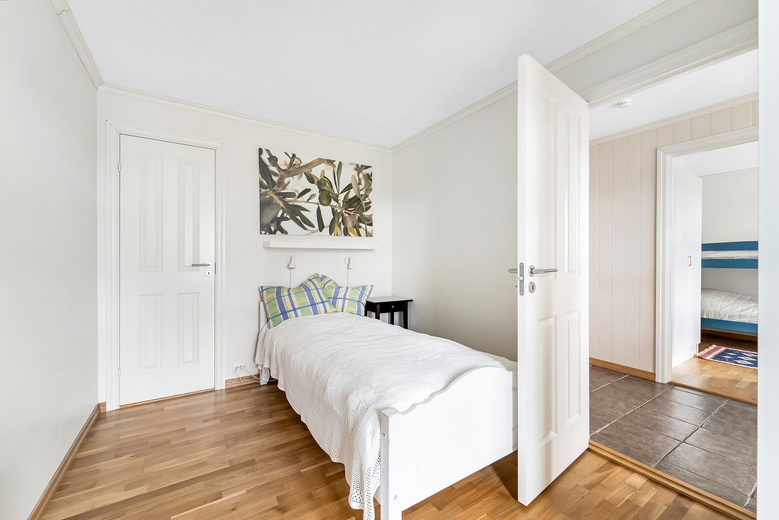 Soverom 1 av 5 har egen bod i tilknytning som kan benyttes som et klesrom. Galleribilde