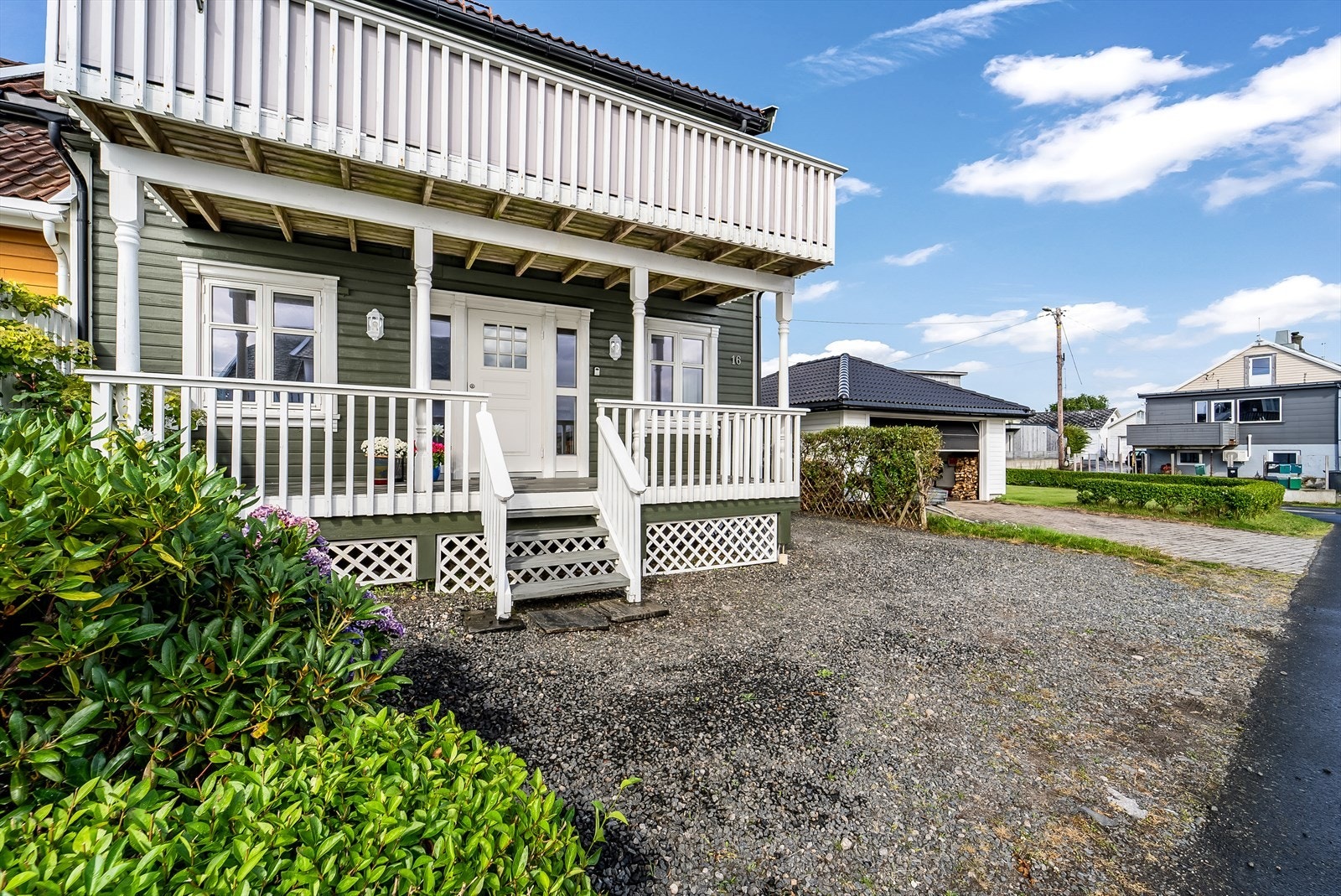 Godt med parkeringsplass på egen eiendom. Galleribilde