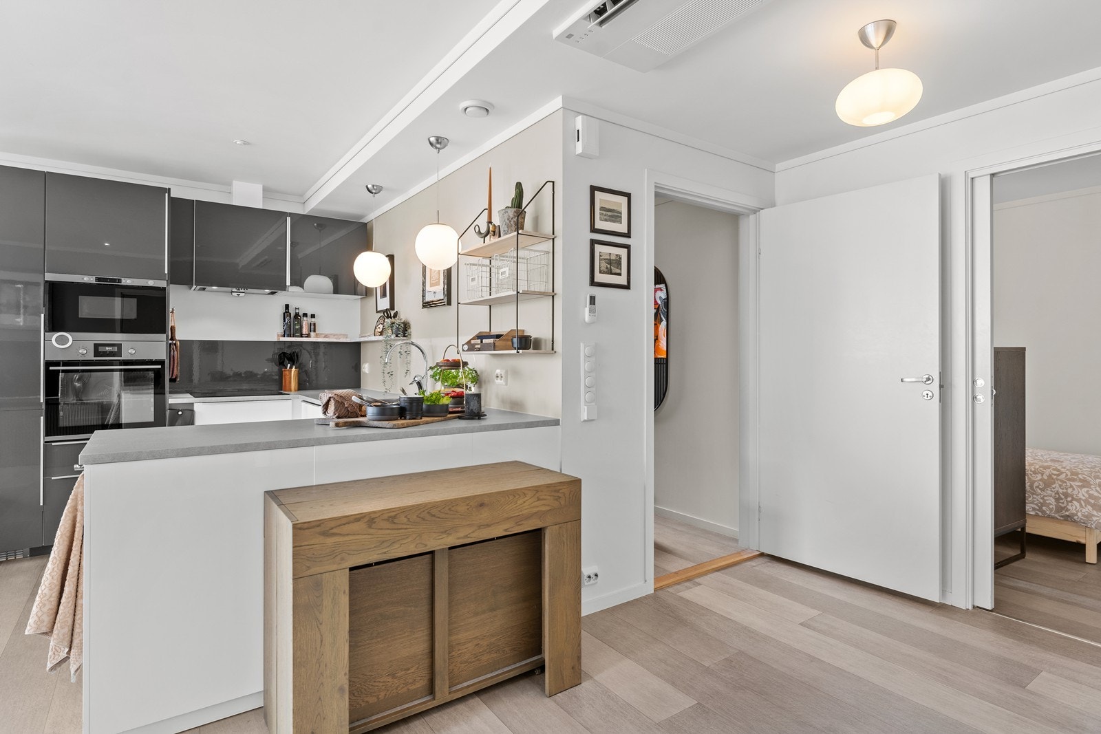 Malte, slette vegger. Gulv med varmekabler. Galleribilde