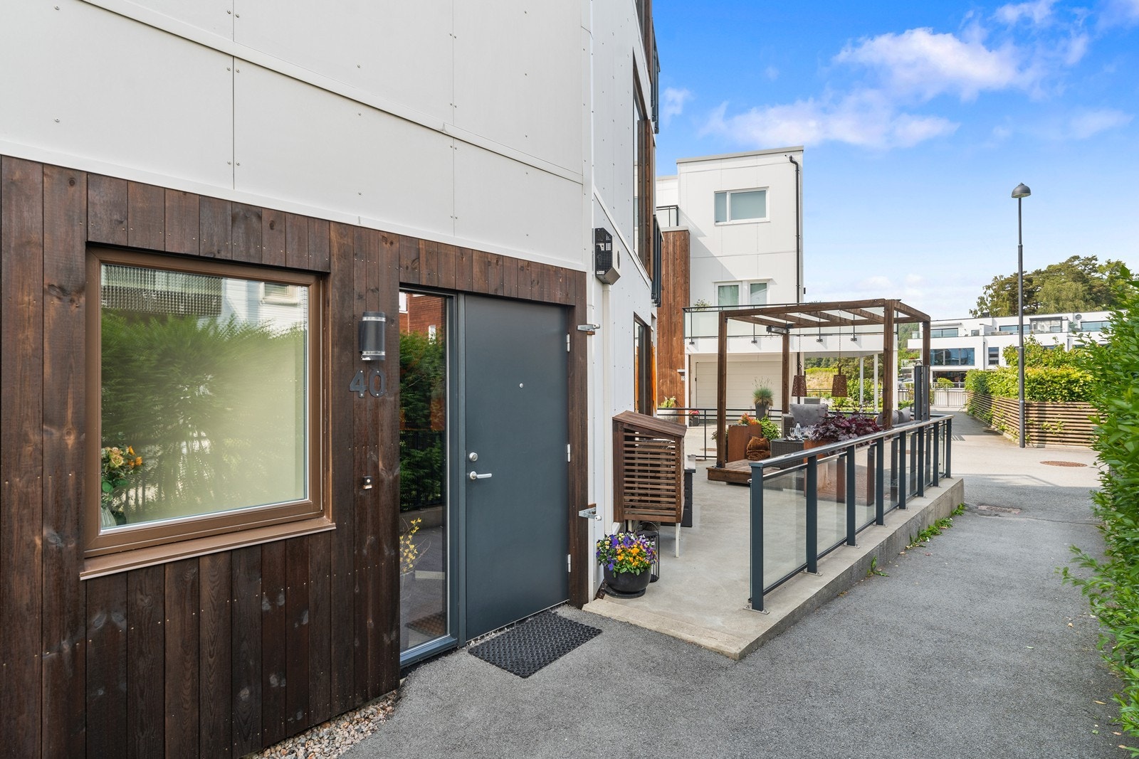 Egen inngang som kun denne leiligheten disponerer. Galleribilde