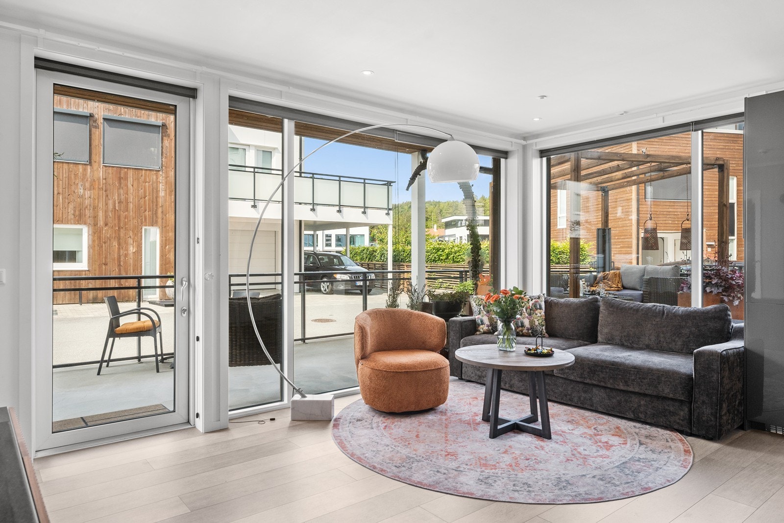 Fra stuen er det adkomst til uteplassen. Galleribilde