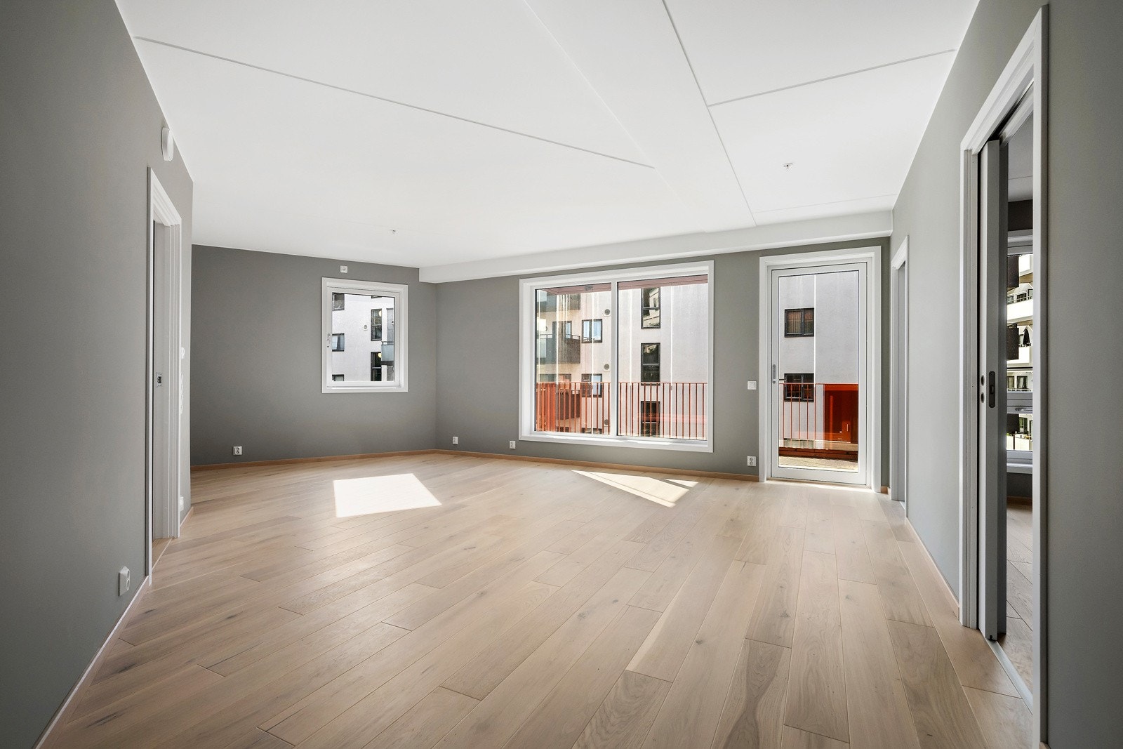 Perfekt beliggenhet for de som ønsker å bo sentralt med gangavstand til de fleste fasiliteter. Området byr på flotte rekreasjonsmuligheter i Østmarka samt et godt kollektivtilbud som gjør at du enkelt kommer deg dit du ønsker. Galleribilde