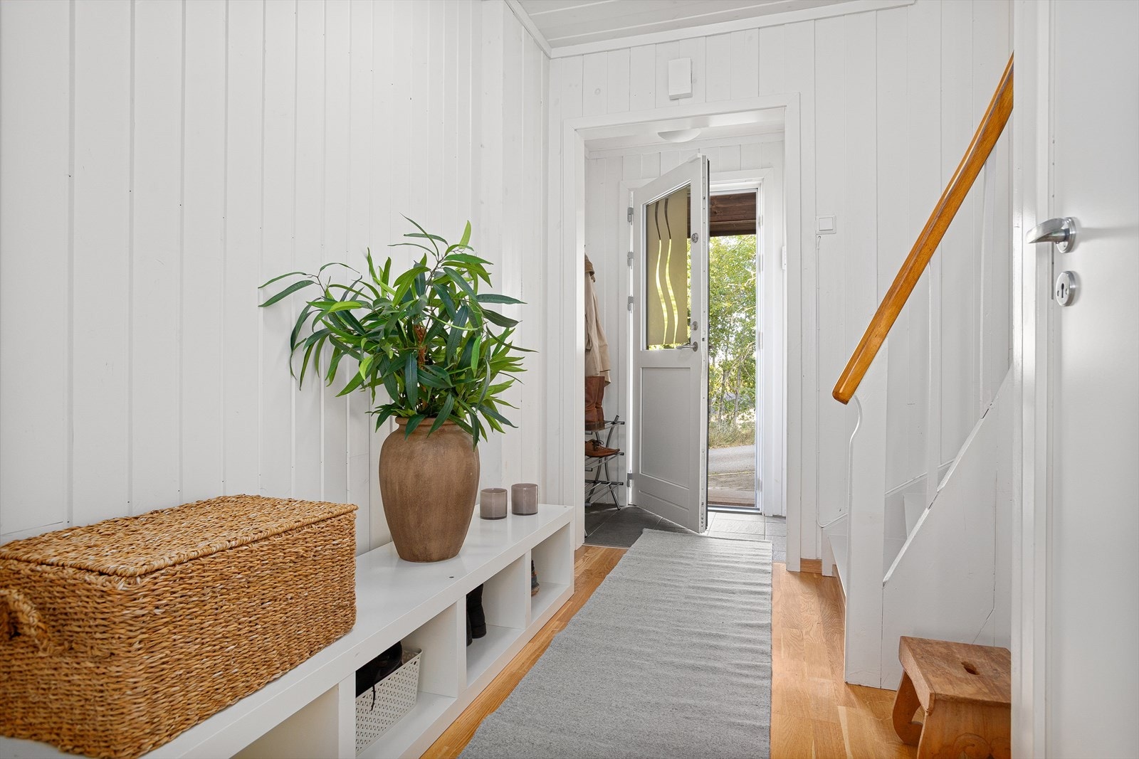 Trappen fra 1. etasje til 2. etasje ble malt i september 2025 Galleribilde