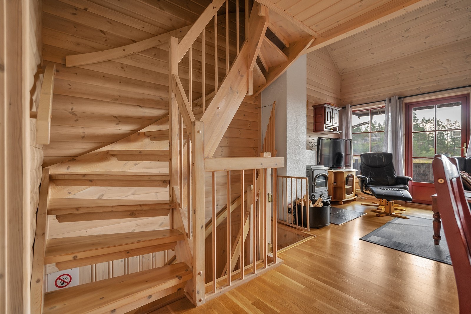 Trappeoppgang til loftetasje Galleribilde