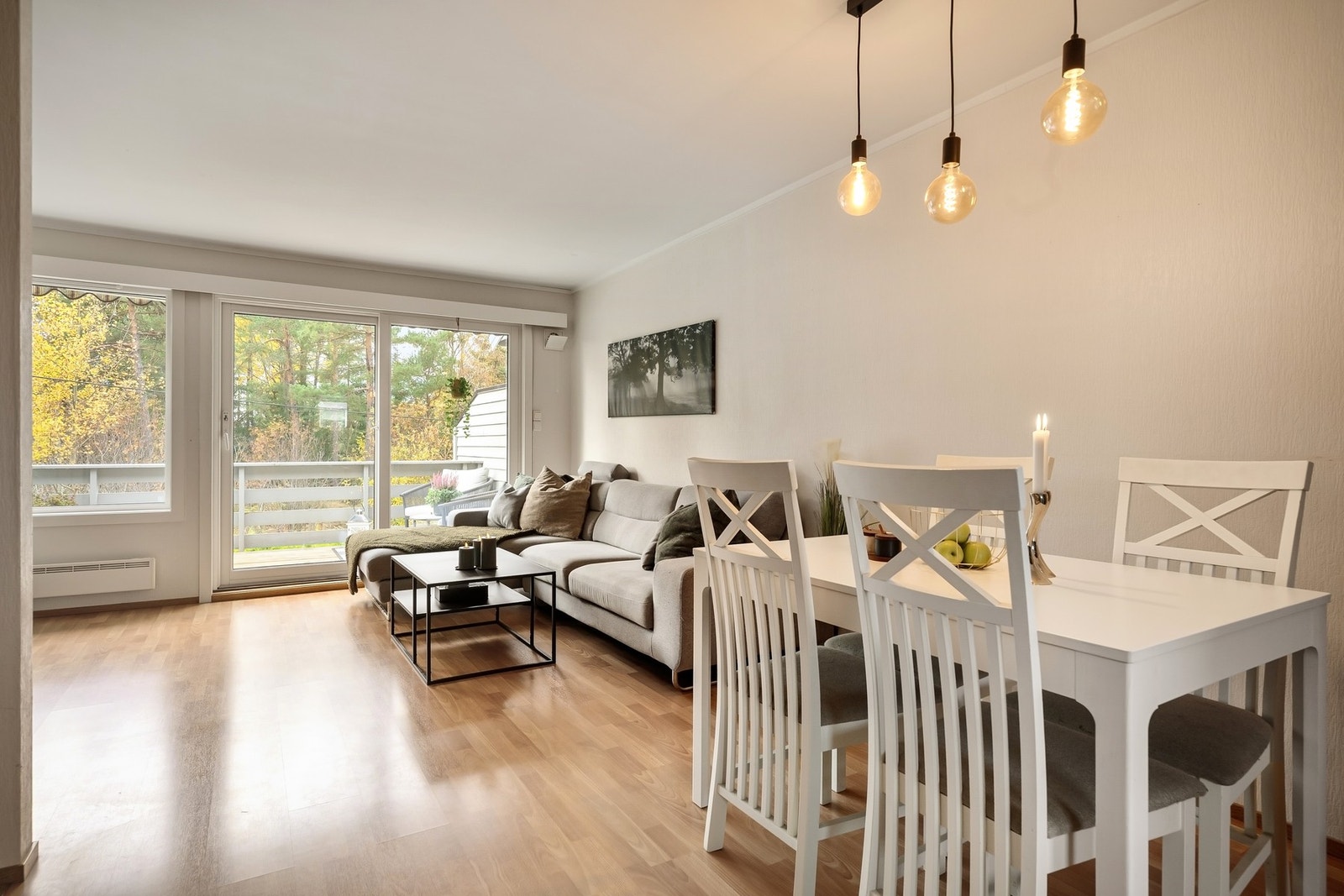 God plass til både sofakrok, spisebord og TV-møblement Galleribilde