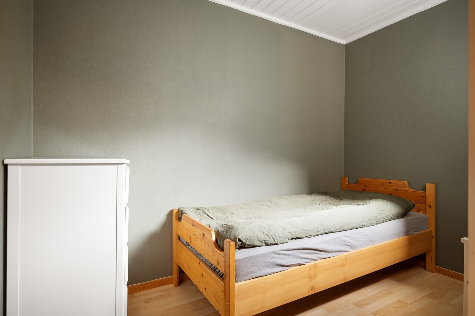 Dette rommet benyttes som soverom, og er søkt bruksendret fra bod til soverom. Søknaden er ikke ferdig behandlet. Galleribilde