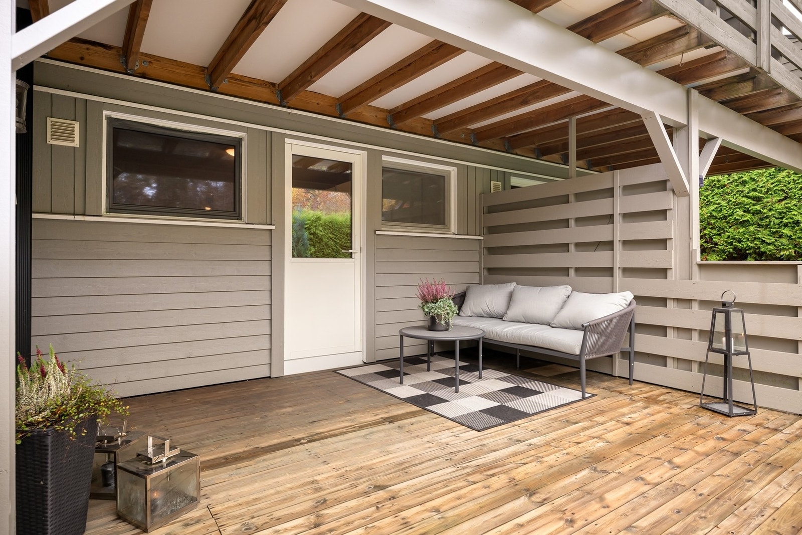 Utgang til vestvendt markterrasse fra hovedsoverommet Galleribilde