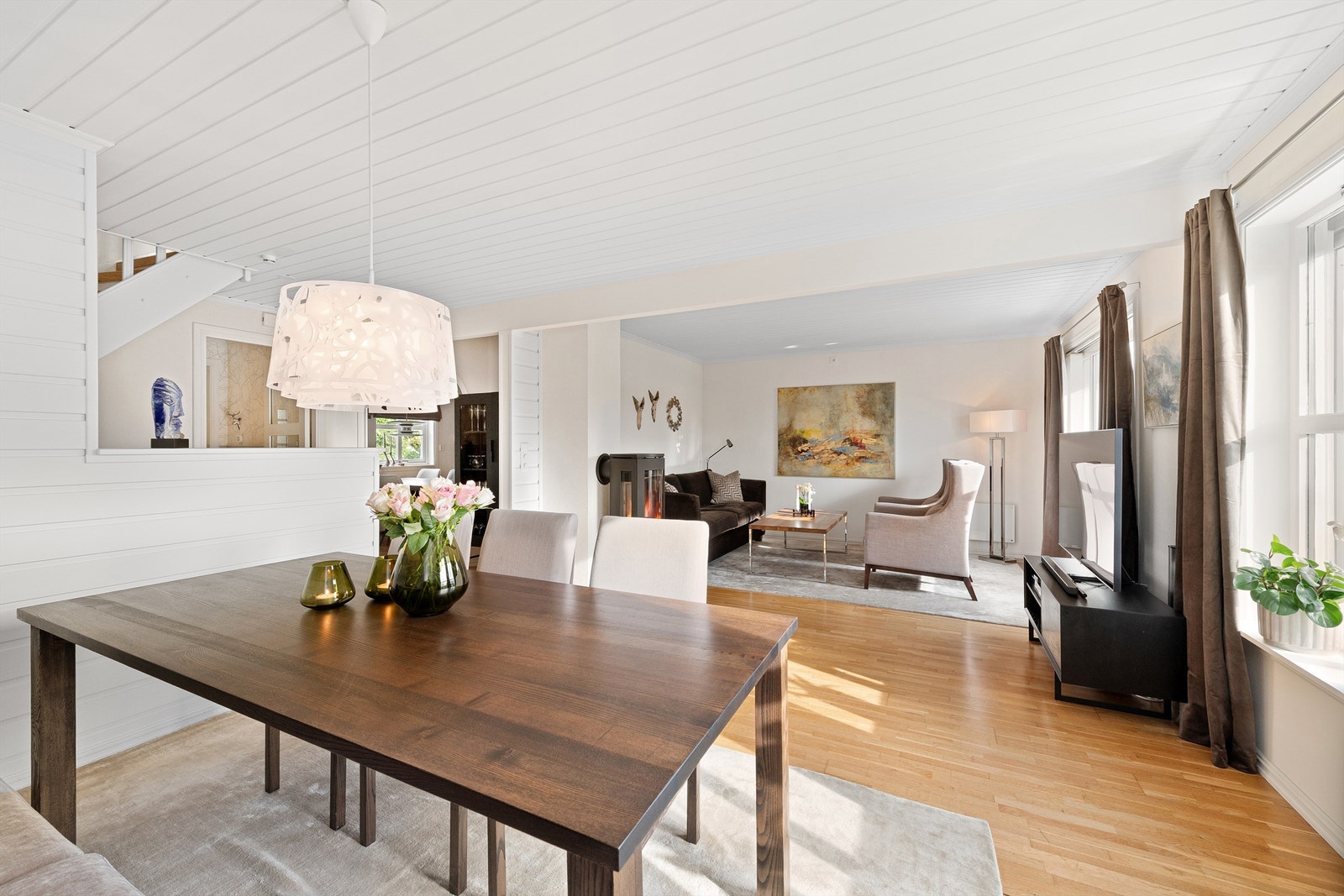 Fra spisestue mot stue Galleribilde