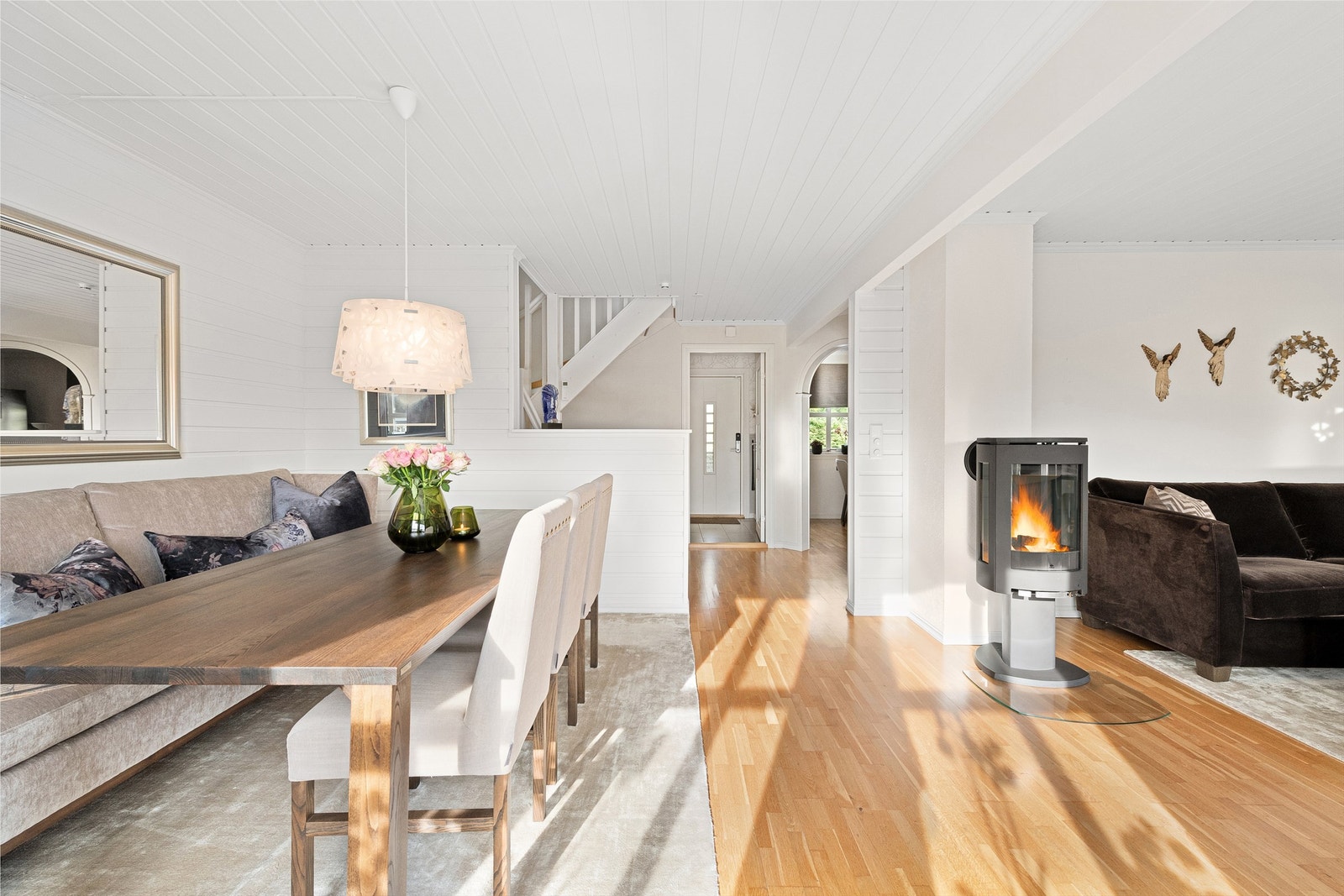 Fra stue mot gang og kjøkken Galleribilde