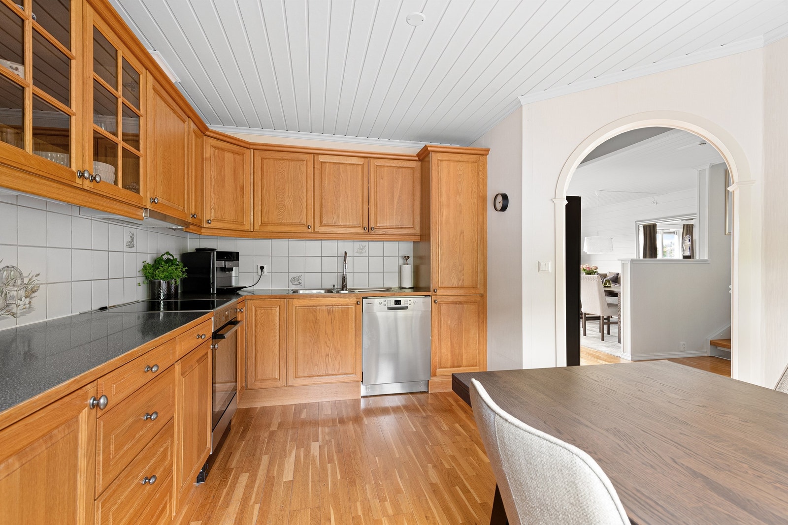 Fra kjøkken mot gang/trapperom Galleribilde