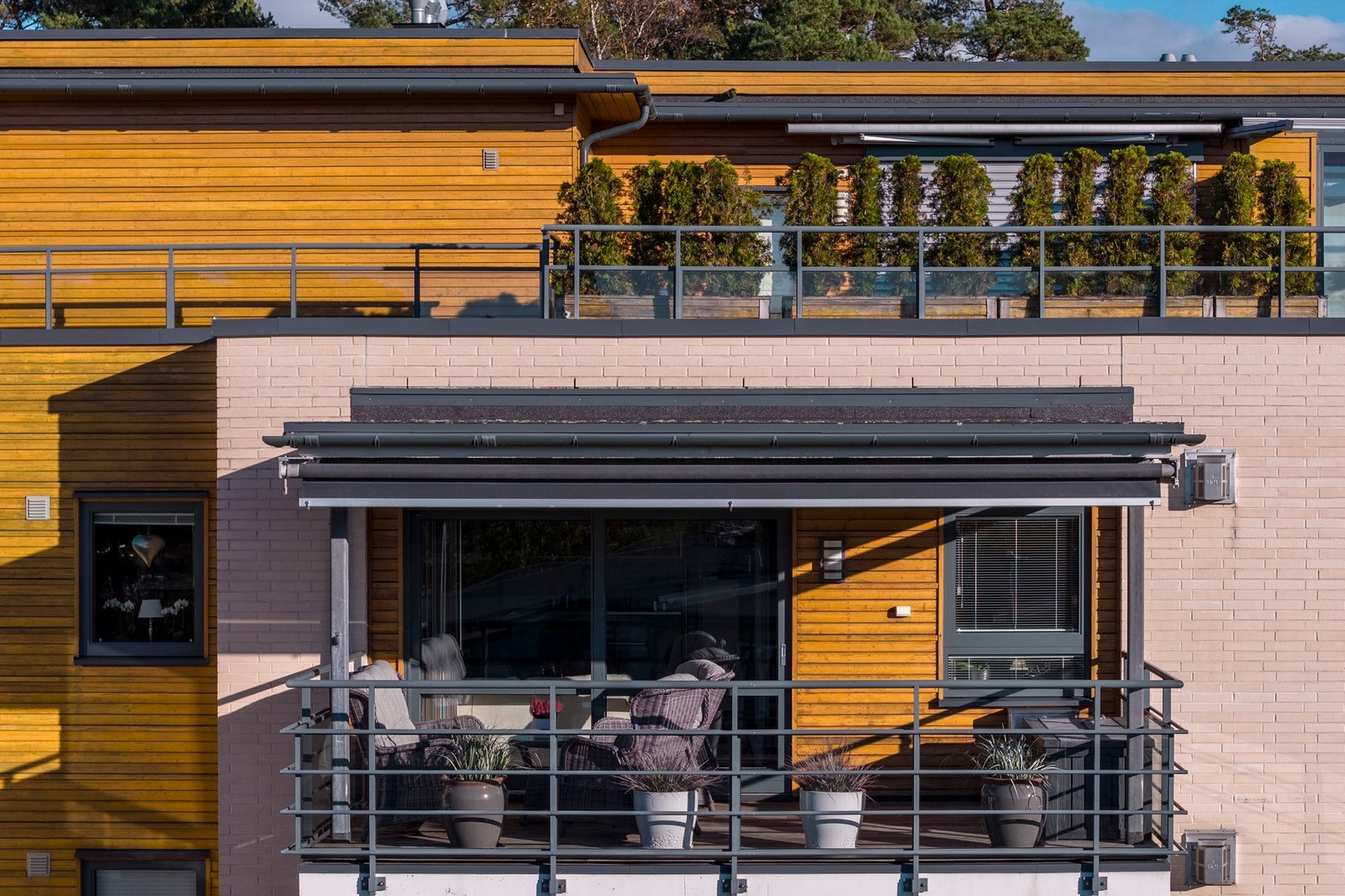 Fra stuen har du utgang til en romslig vestvendt balkong på hele 15kvm Galleribilde