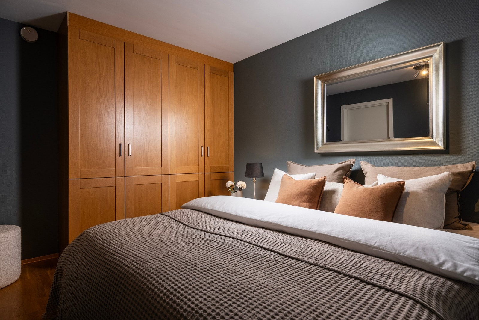 Fin garderobeplass Galleribilde