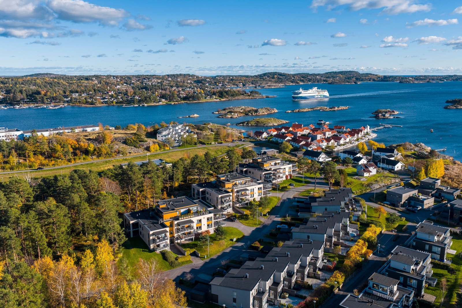 Med sjønær beliggenhet kan man nyte sol, vann og strender i sin egen bydel Galleribilde