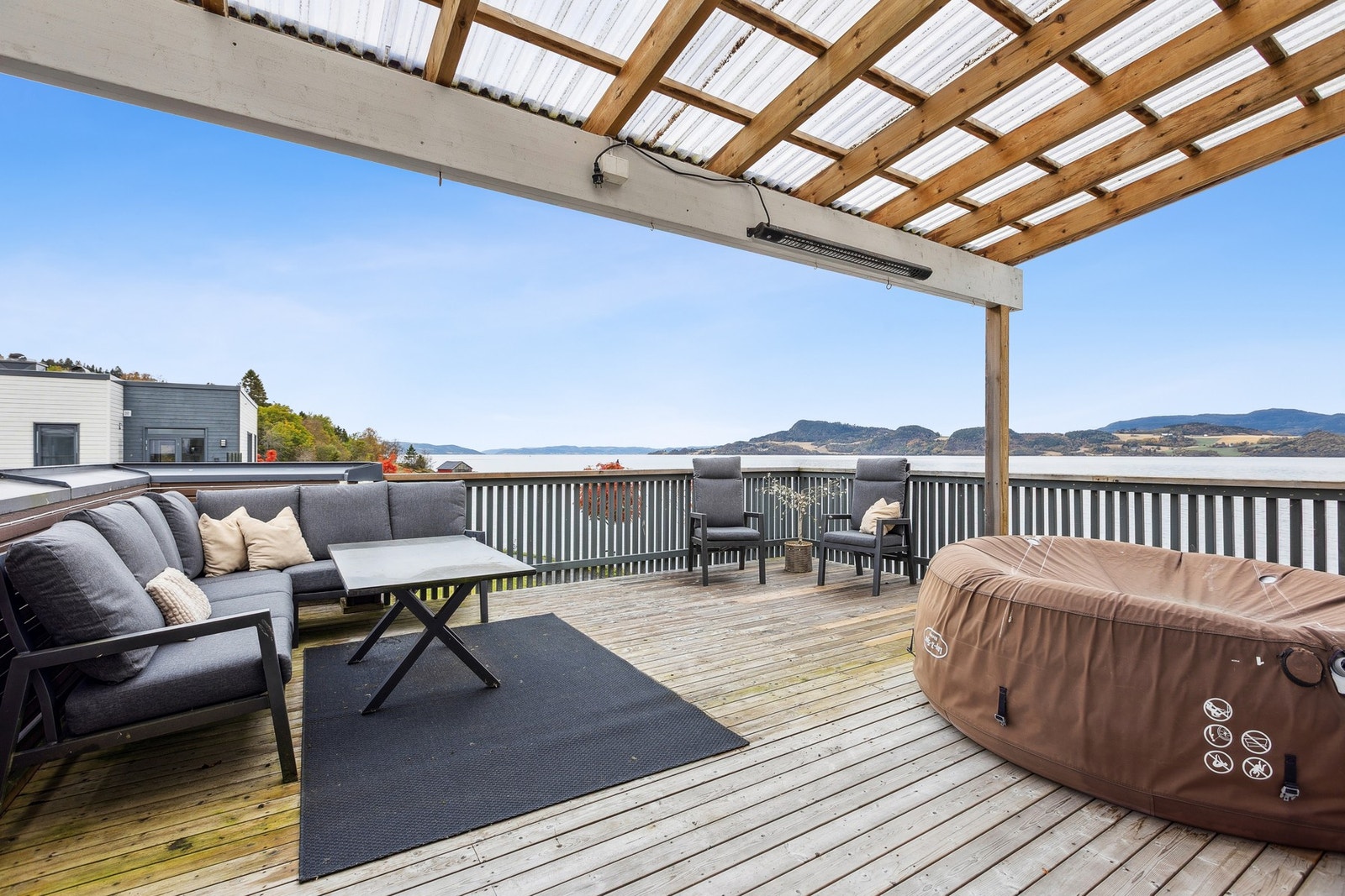 Takterrassen har gode solforhold, med sol store deler av dagen. Galleribilde