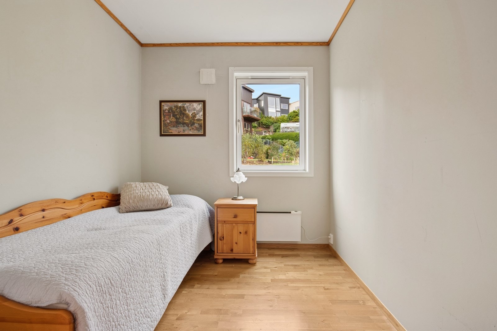 Det andre soverommet er godt egnet som barnerom, gjesterom eller kontorrom. Galleribilde