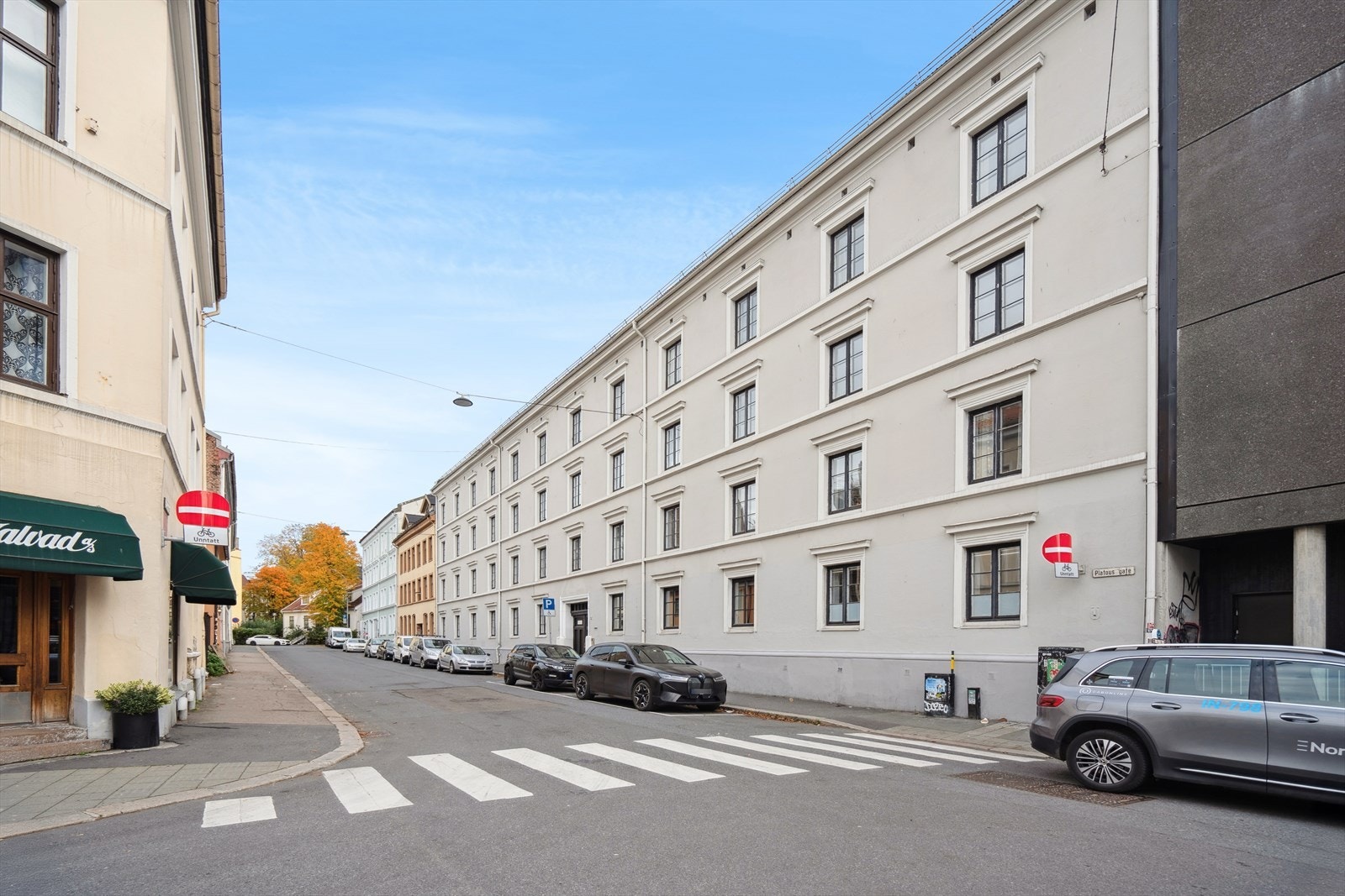 Leiligheten har en attraktiv beliggenhet i 1-veis kjørt gate på Grønland. Galleribilde