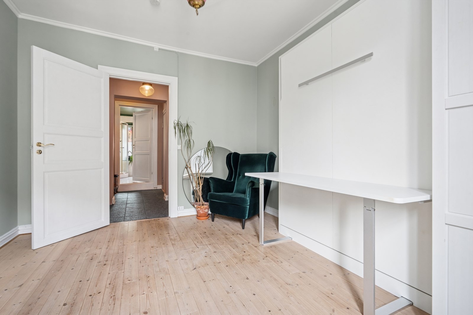 Lyst og praktisk soverom med smarte løsninger. Galleribilde