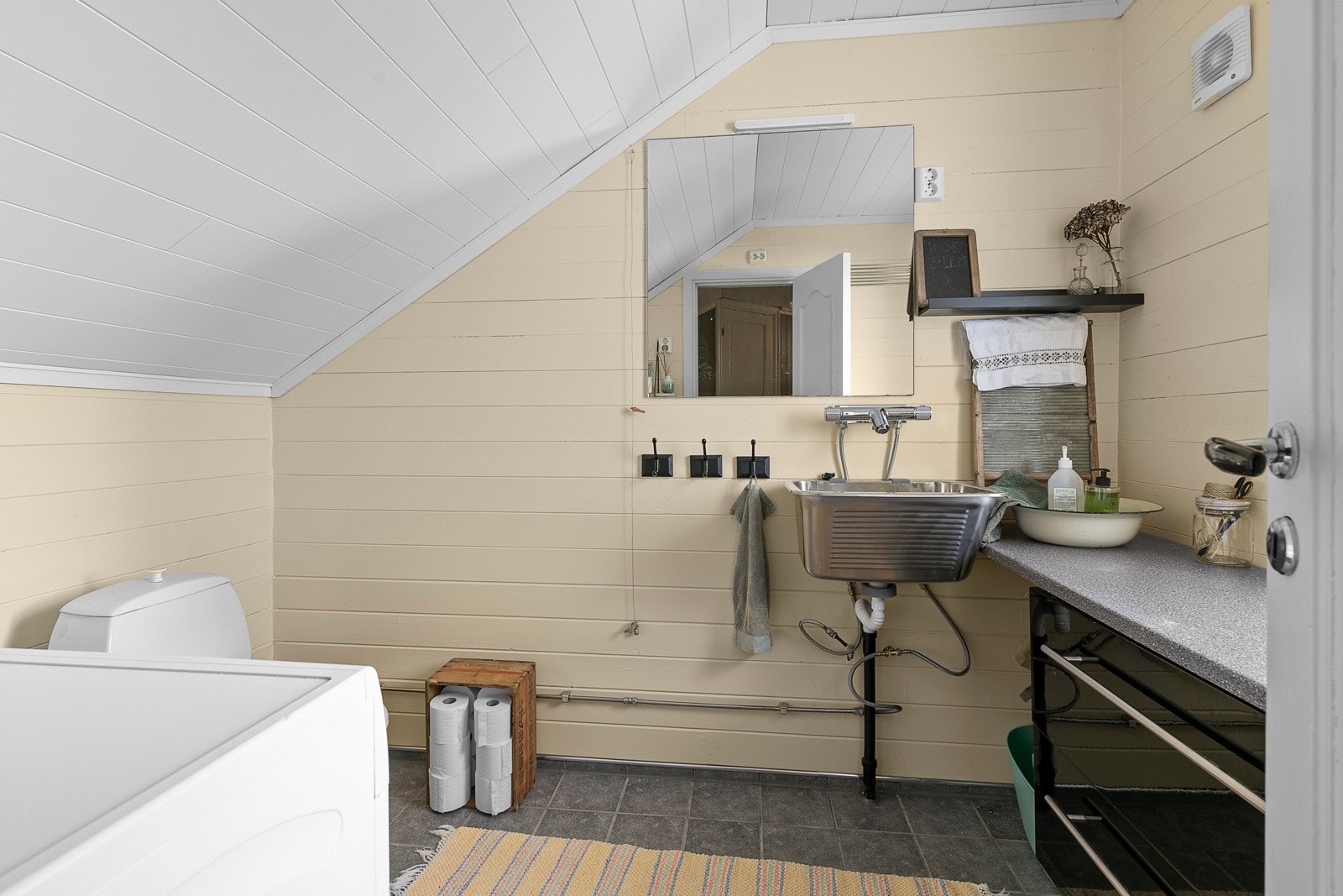 Vaskerommet med toalett ligger i 2. etasje. Galleribilde